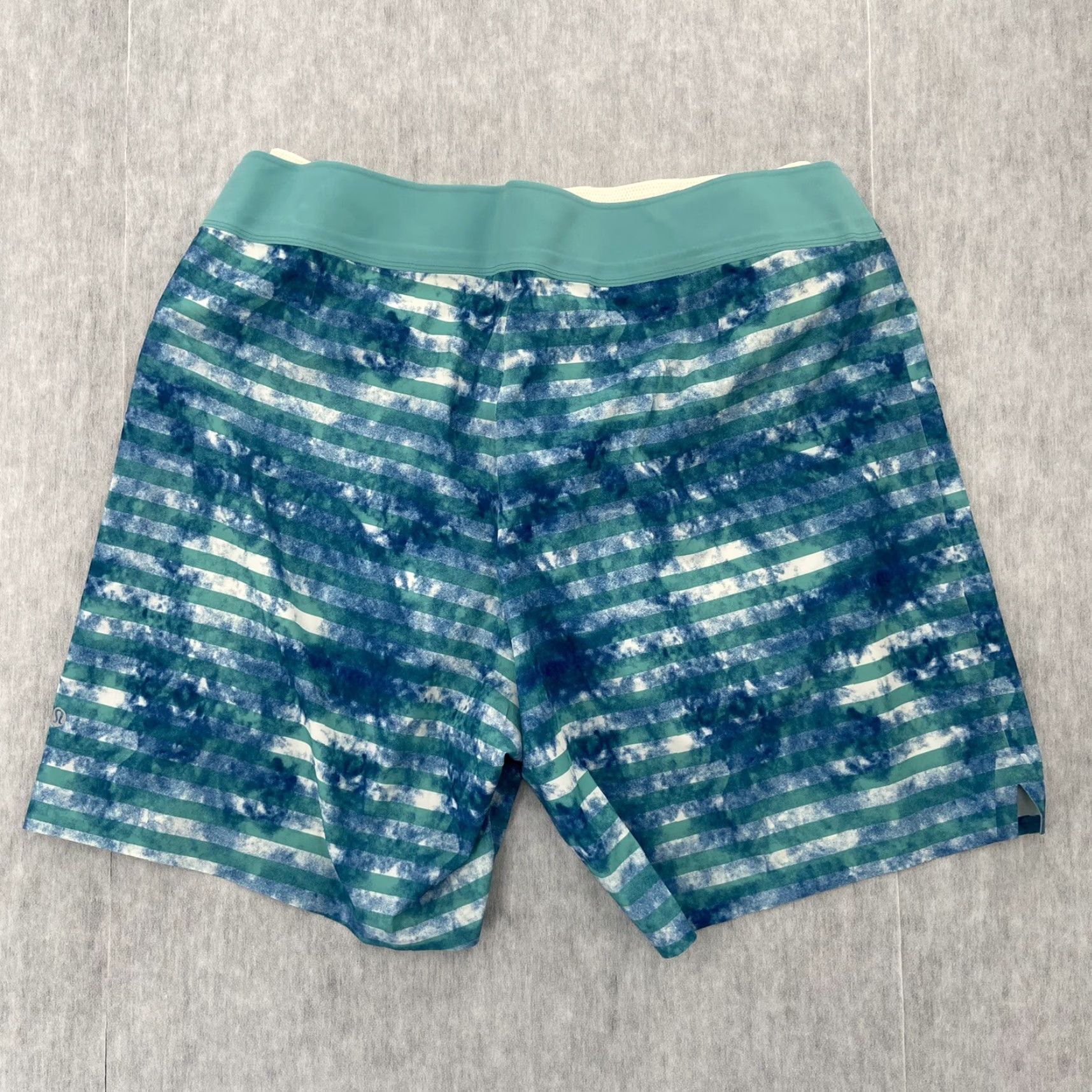 Lululemon VINTAGE Lululemon Men's Swim Trunks Shorts Size 38 Aqua Blue Geometric Lined Beach Surfing Size US 38 / EU 54 - 2 Thumbnail