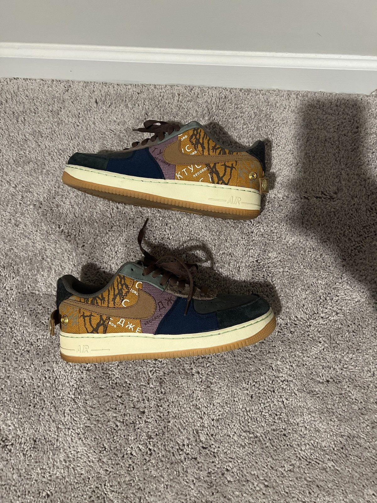 Nike × Travis Scott Cactus Jack Air Force 1 Size US 10.5 / EU 43-44 - 11 Thumbnail
