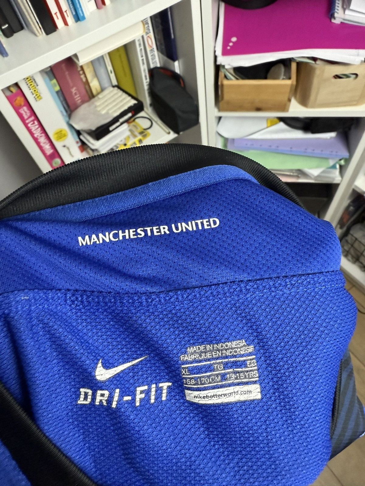 Nike Nike Manchester United 12/13 Young away football jersey Size US S / EU 44-46 / 1 - 9 Thumbnail
