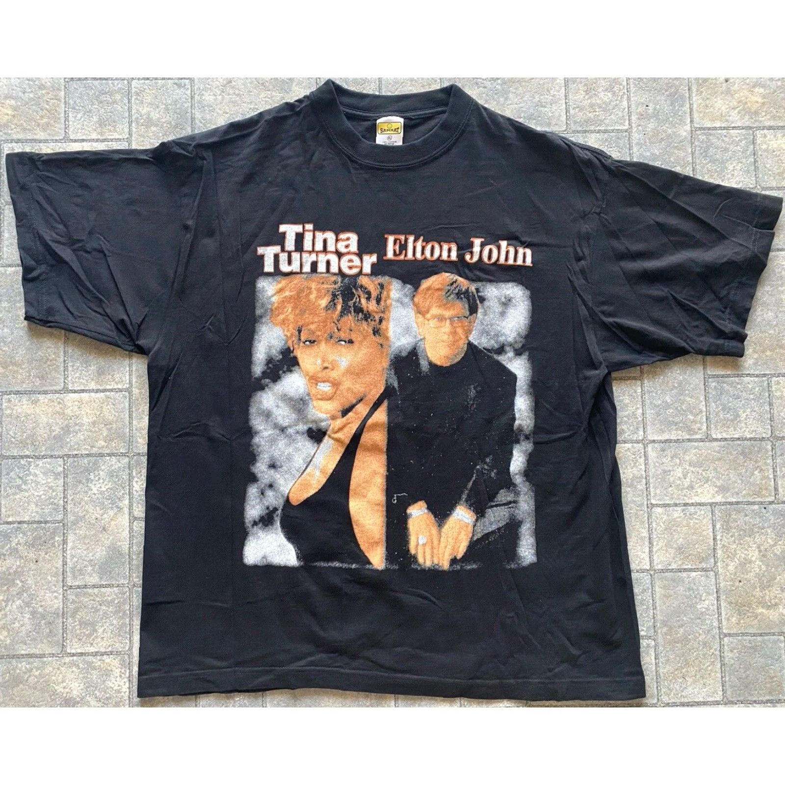 Olive VINTAGE Samrat T-Shirt Live In Vegas 1999-2000 Tina Turner Elton John Men’s XL Black Short Sleeve Shirt Mus ic 90s Mens Size US XL / EU 56 / 4 - 2 Thumbnail
