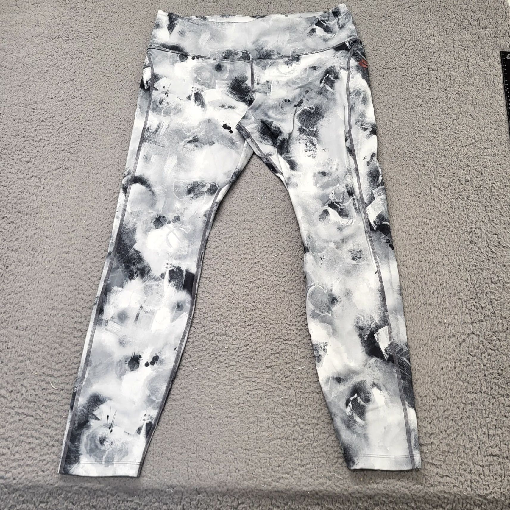 Nike Nike Air Leggings Women XL Grey Marble Pattern Dri-Fit Gym Workout Athletic Compression Skinny Size 40" / US 18 - 3 Thumbnail