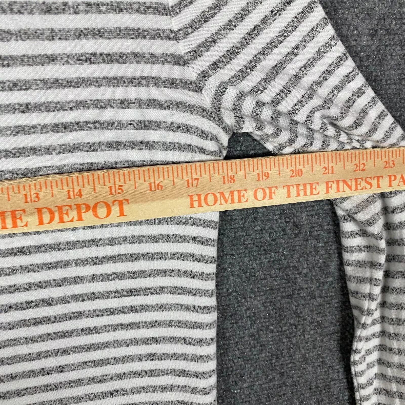 Old Navy Old Navy Top Women's Small Long Sleeve Striped Rayon Blend S Size S / US 4 / IT 40 - 4 Thumbnail