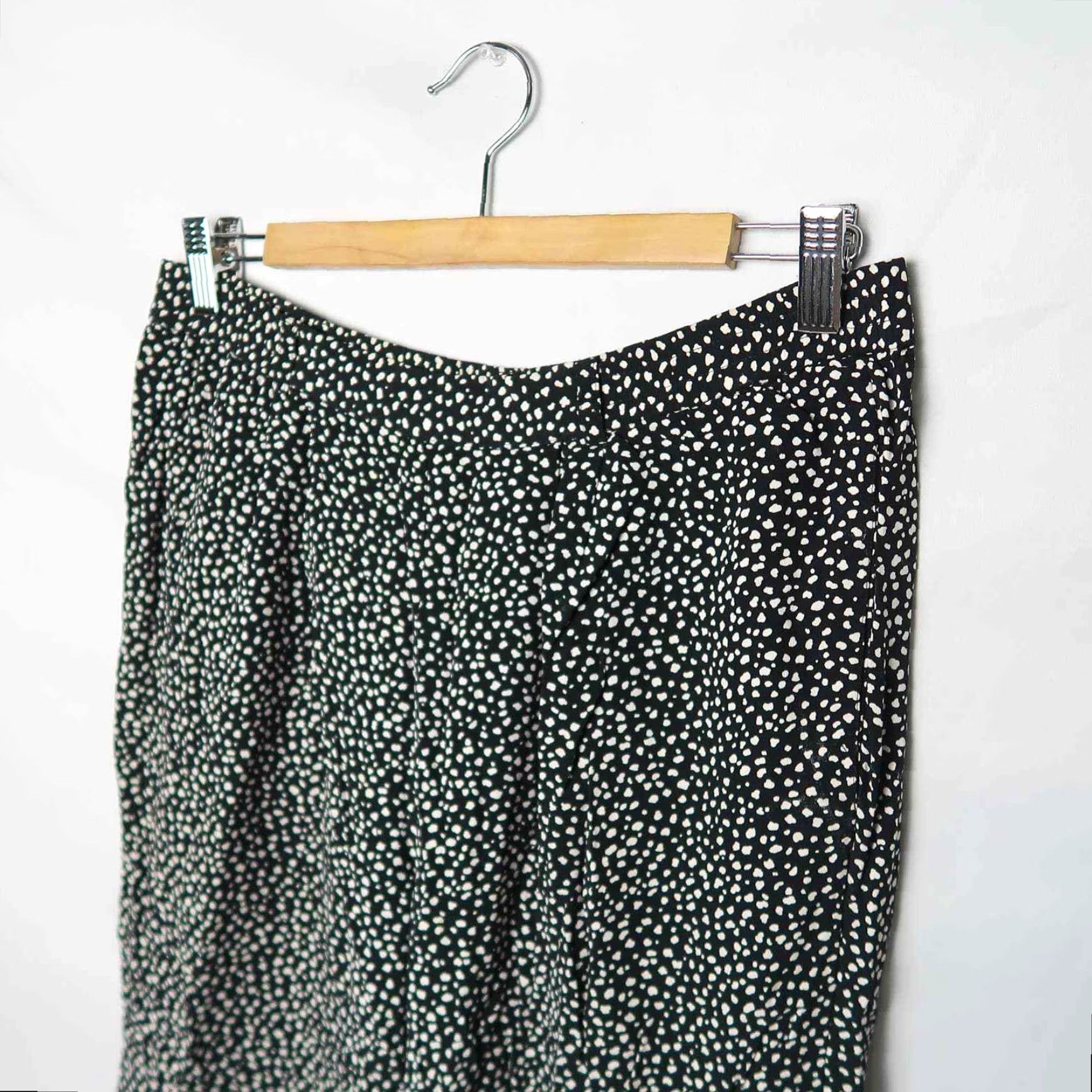 Liz Claiborne VINTAGE Liz Claiborne Pants 90s Black Cream Spot Print FlowY Straight Leg 8 Womens Regular Rise Inseam 24” Rayon Casual Arts & Crafts Size 30" / US 8 / IT 44 - 3 Thumbnail
