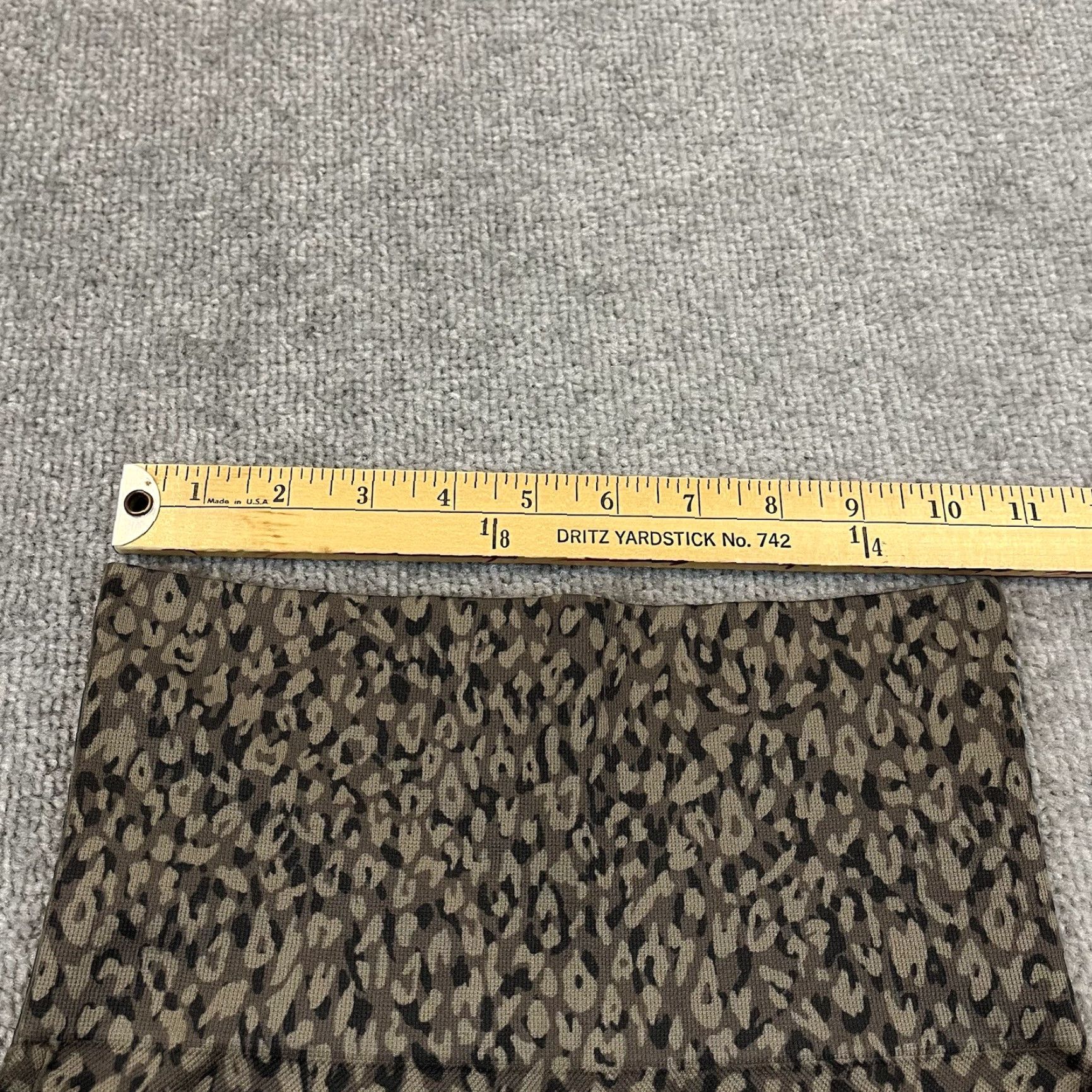 Spanx SPANX Leggings Women Small Look at Me Now Capris Leopard Print Yoga Gym Capris Size 40" / US 18 - 3 Thumbnail