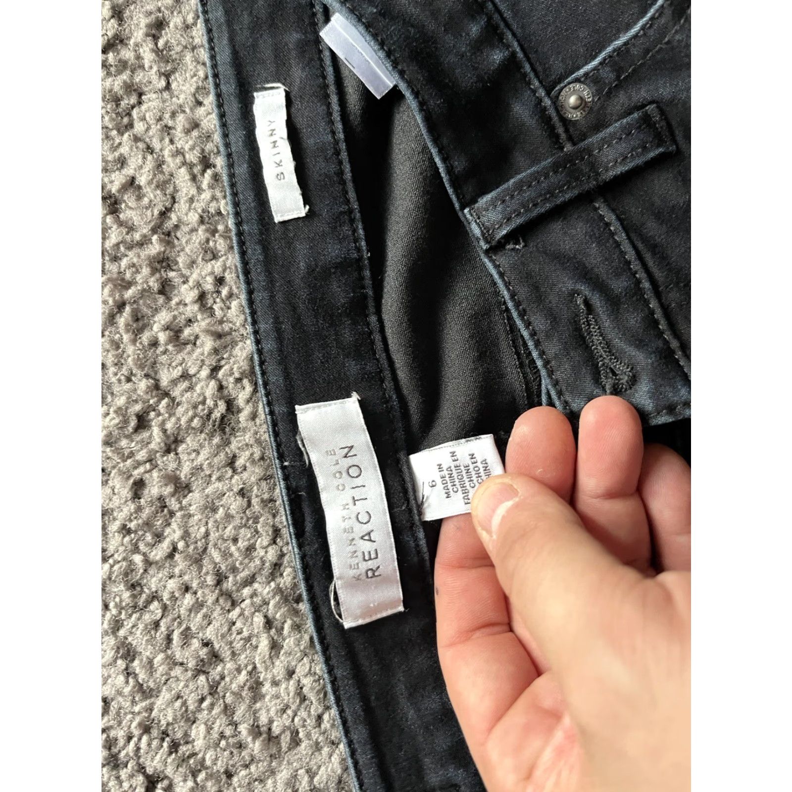 Vintage Kenneth Cole Reaction Jeans Skinny Womens Size 6 Dark Black Denim Cotton Blend Button Inseam 27 Distressed Mid Rise 8.5-10.5 In. Size 28" / US 6 / IT 42 - 5 Thumbnail