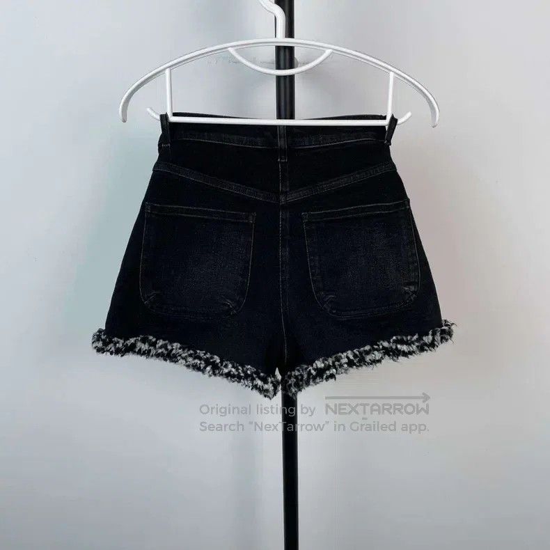 Chanel Chanel Black denim shorts Size 42" / US 20 - 2 Thumbnail