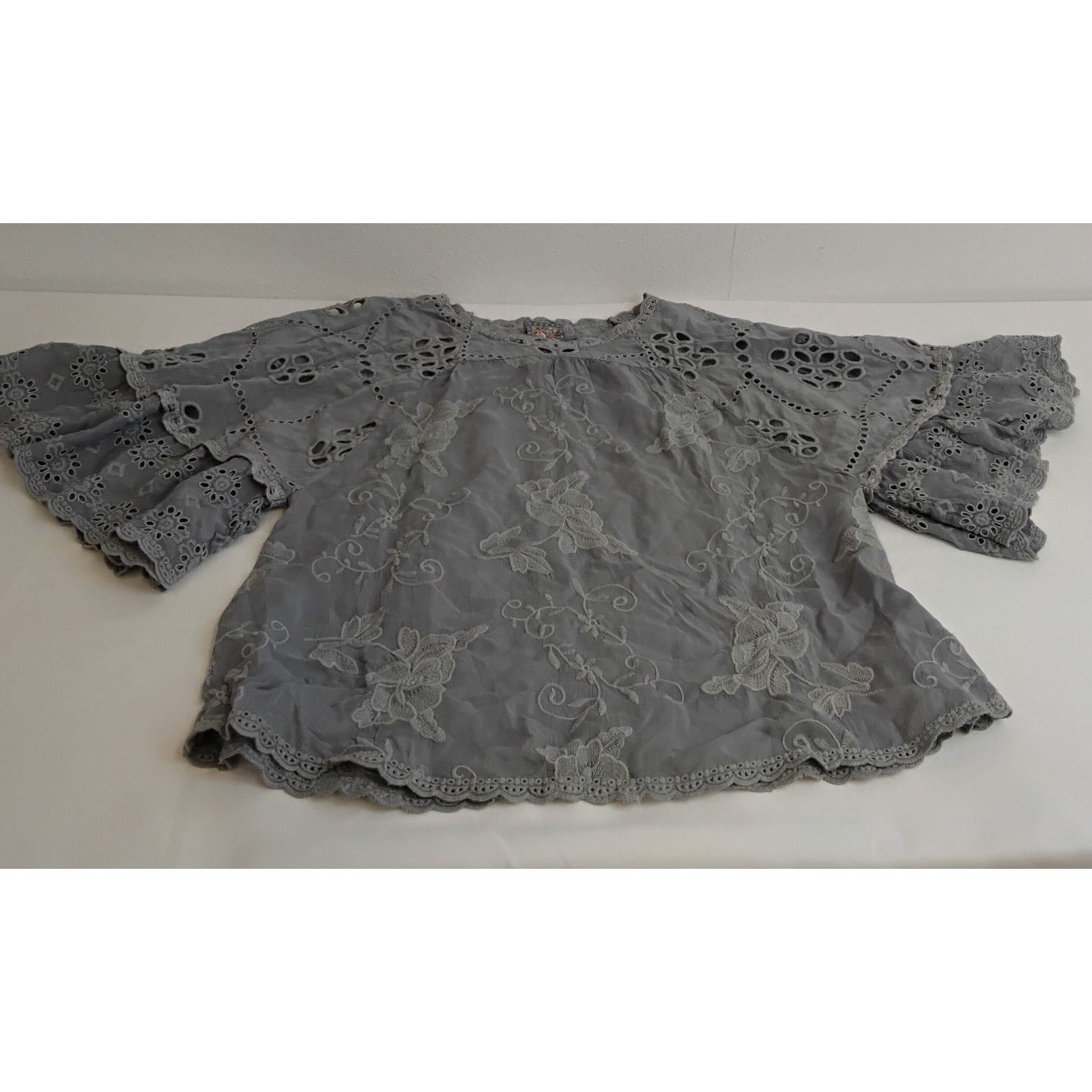 Johnny Was Johnny Was Embroidered Top Women's S Light Blue Gray Eyelets Size S / US 4 / IT 40 - 5 Thumbnail