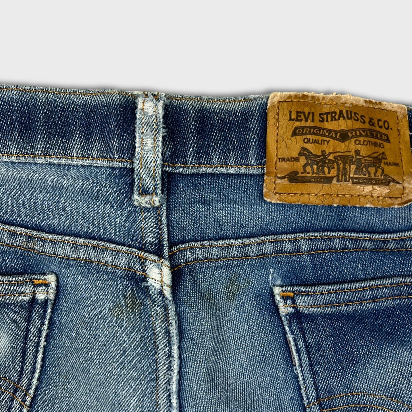 Levi's × Vintage VTG Levi's Jeans 37x27 Distressed Action USA Baggy 90s Denim Size US 37 - 7 Thumbnail