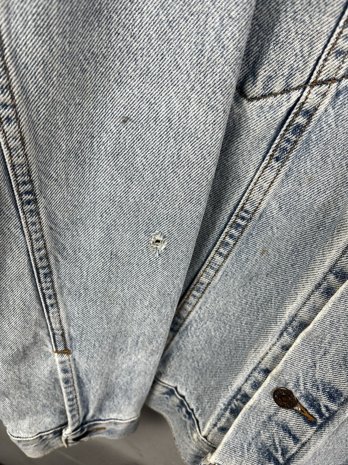 Levi's Levis distressed denim jacket vintage Size US L / EU 52-54 / 3 - 6 Thumbnail