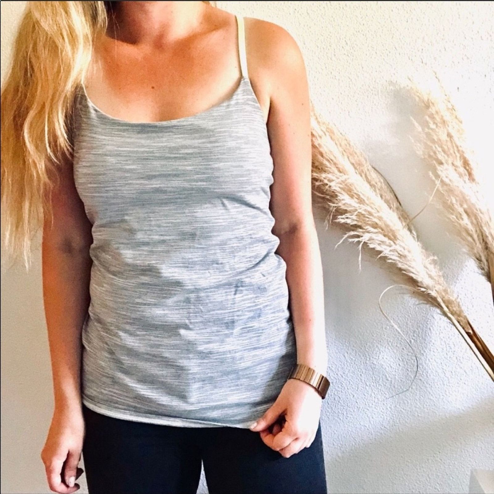 Lululemon LULULEMON Heather Grey Cross Strap Sports Bra Tank Top Shirt Size L / US 10 / IT 46 - 3 Thumbnail