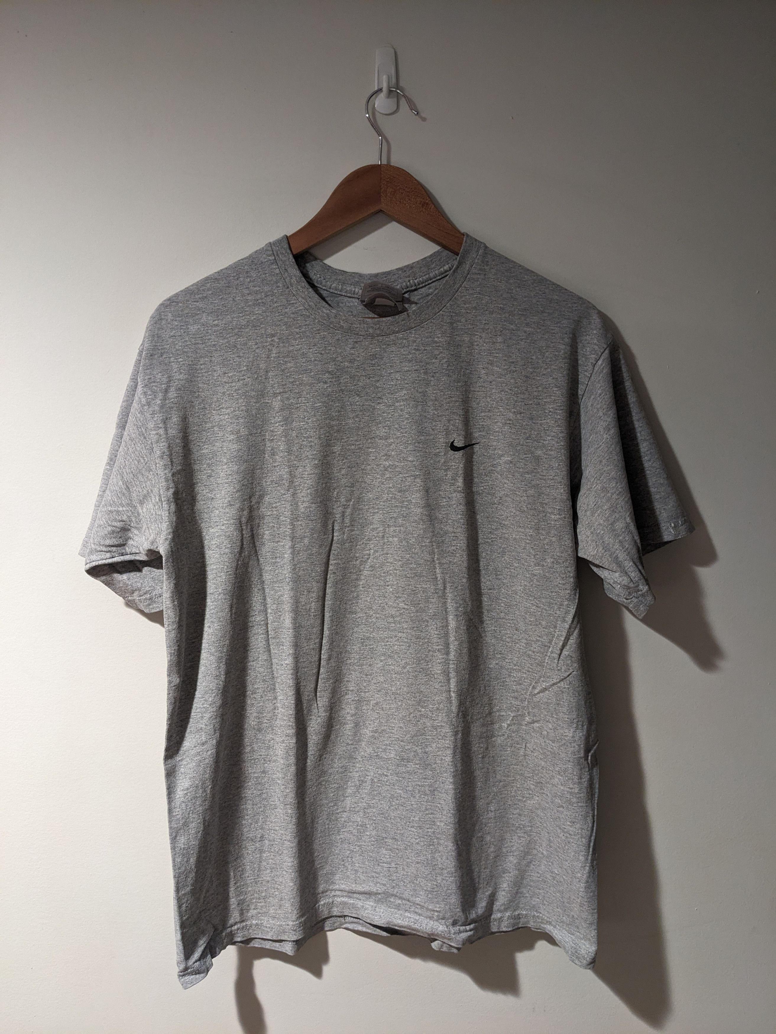 Nike Vintage Y2K Nike Mini Swoosh Essential Blank Medium T-Shirt Size US M / EU 48-50 / 2 - 1 Thumbnail