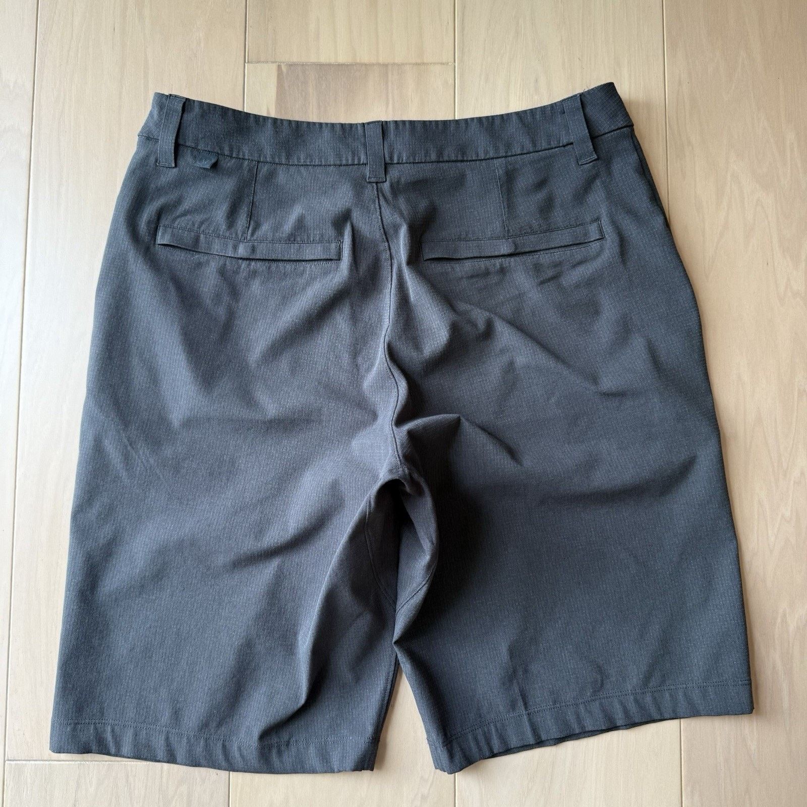 Lululemon Lululemon Commission Shorts 30 Gray Workout Athleisure Size US 30 / EU 46 - 8 Thumbnail