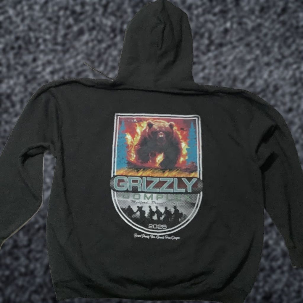 Port & Company Port & Company Hoodie Mens 3XL Black Oregon 2025 Grizzly Complex Wildfires Graphic Print על Size US XXL / EU 58 / 5 - 1 Thumbnail