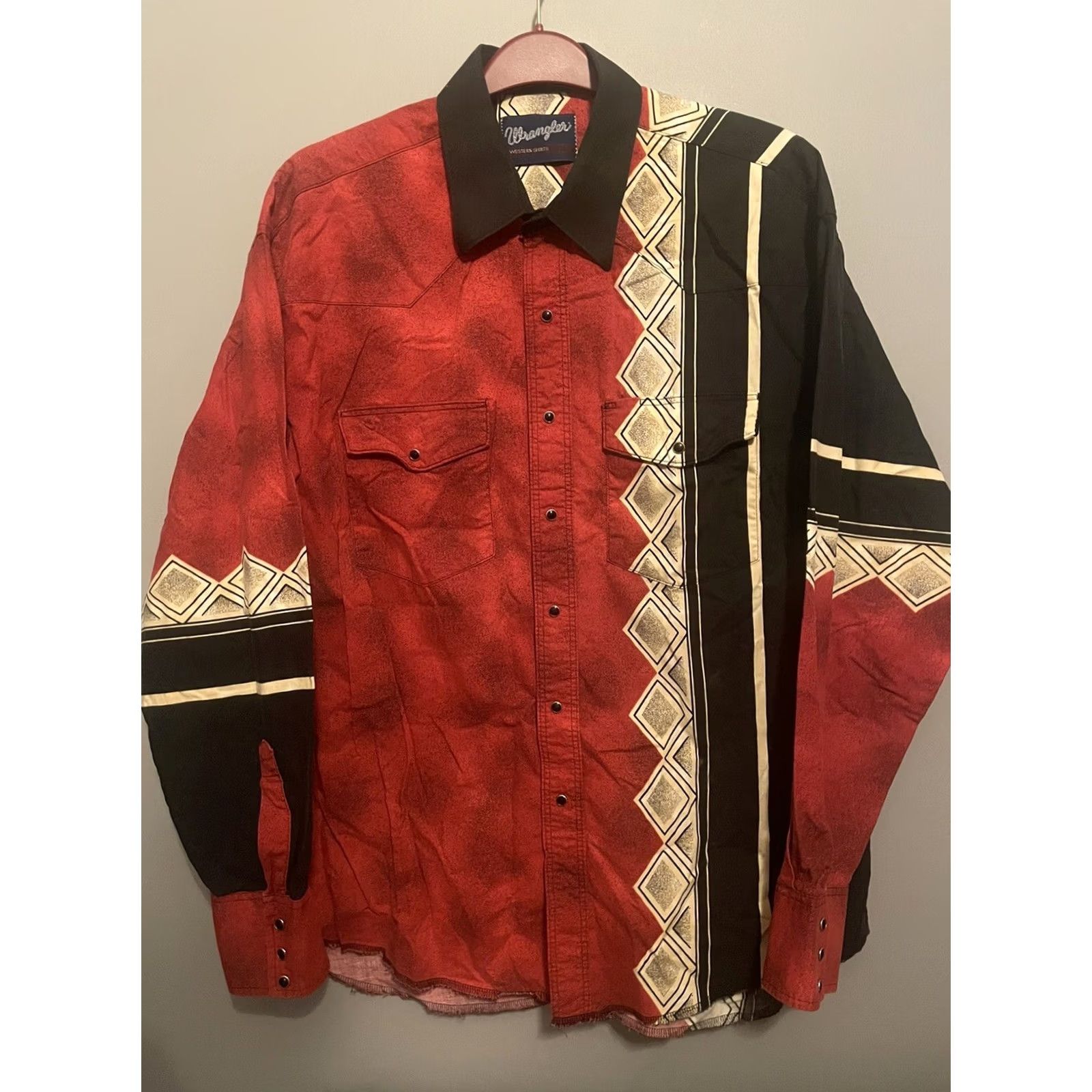 Wrangler VINTAGE Wrangler Mens XL Aztec Long Sleeve Pearl Snap Shirt Western Red B91 Size US XL / EU 56 / 4 - 2 Thumbnail