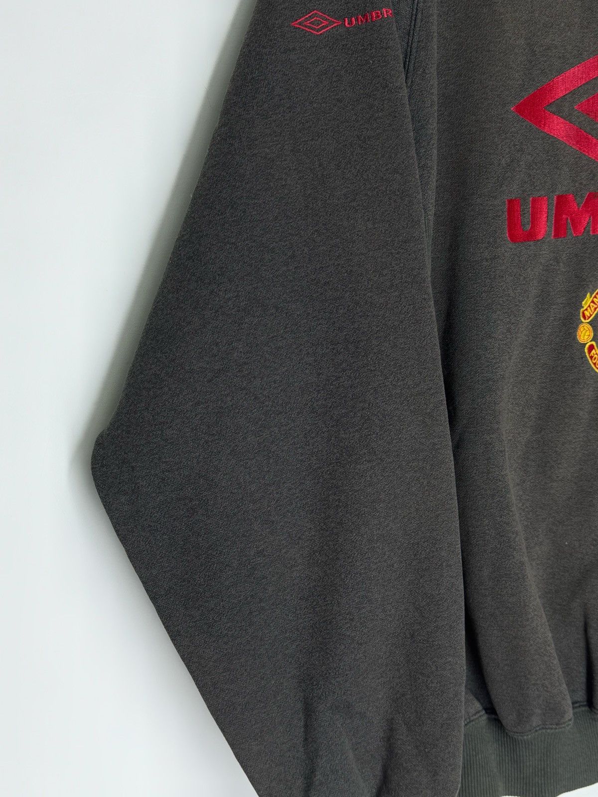 Umbro Vintage 90s Umbro Manchester United Sharp Sweatshirt Size US M / EU 48-50 / 2 - 7 Thumbnail