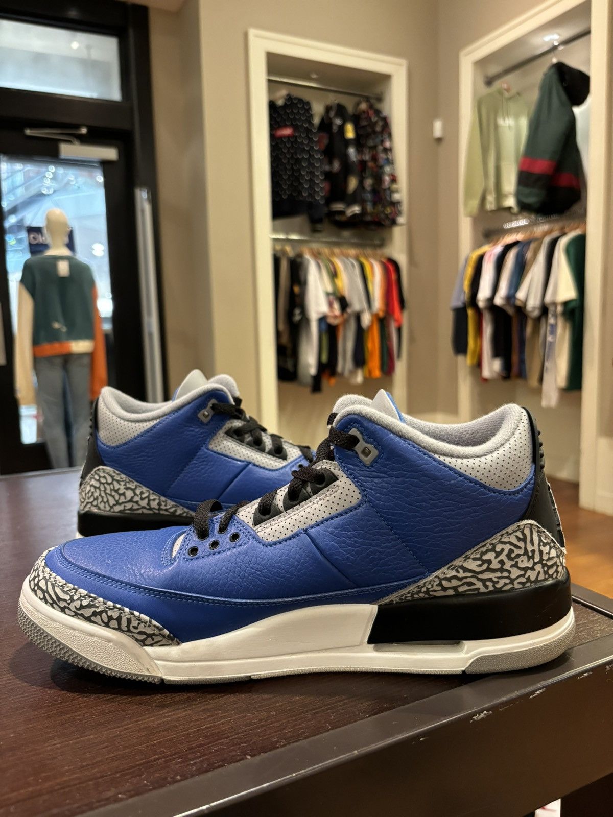 Jordan Brand Jordan 3 Retro Varsity Royal Cement Size US 11 / EU 44 - 4 Thumbnail
