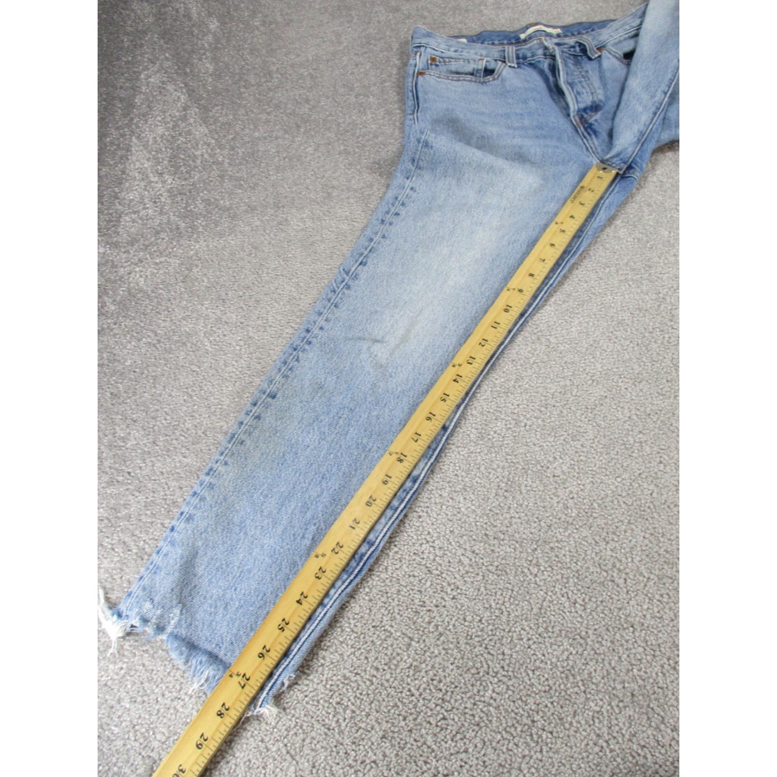 Levi's Levi's Wedgie Jeans Womens 27 Light Wash Denim Button Fly Frayed Hem Blue 27 Jeans Women's Tapered High Rise Casual 90s+ Mens? Size 27" / US 4 / IT 40 - 6 Thumbnail