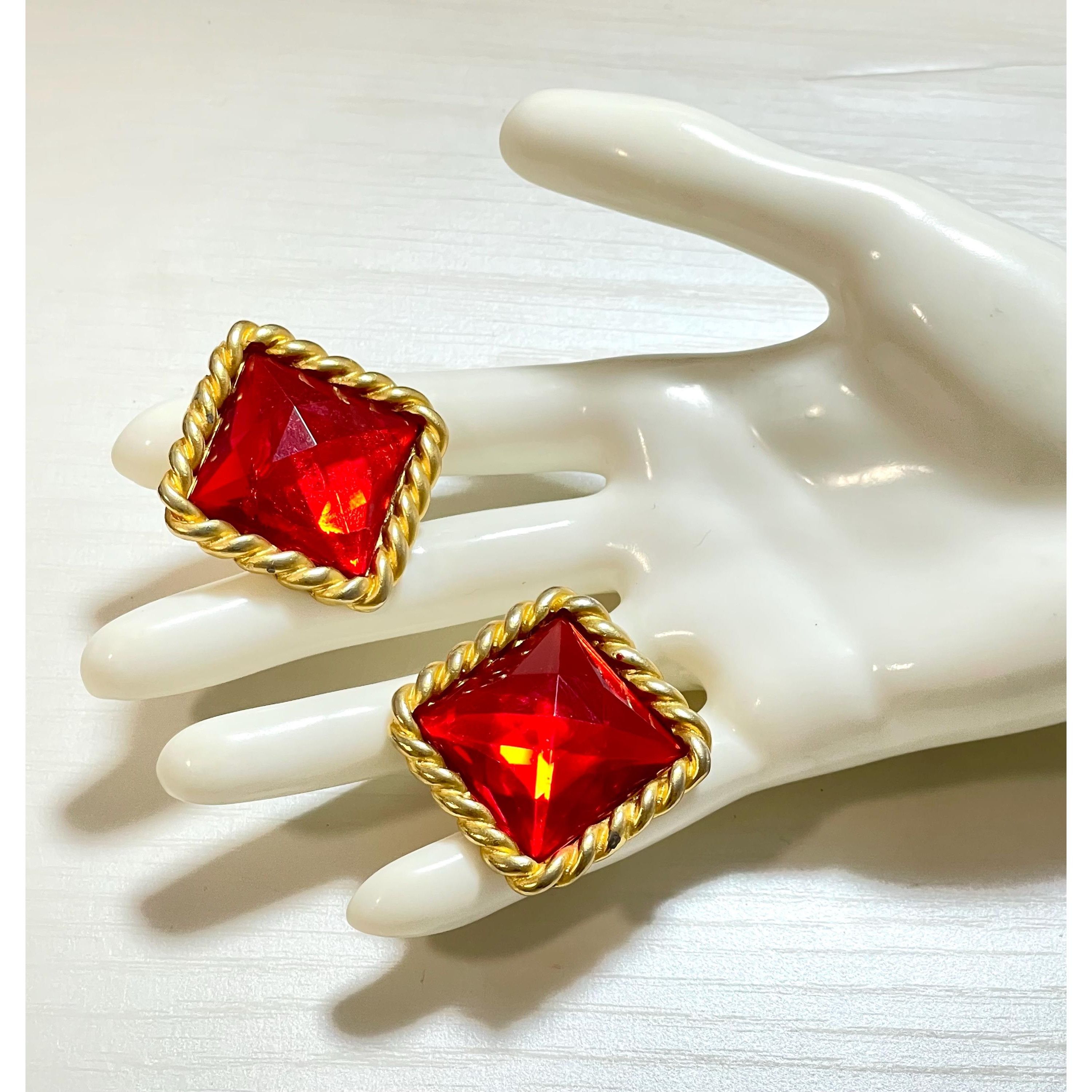 Celine Vintage Celine diamond cut stud design red gripoix earrings Size ONE SIZE - 5 Thumbnail
