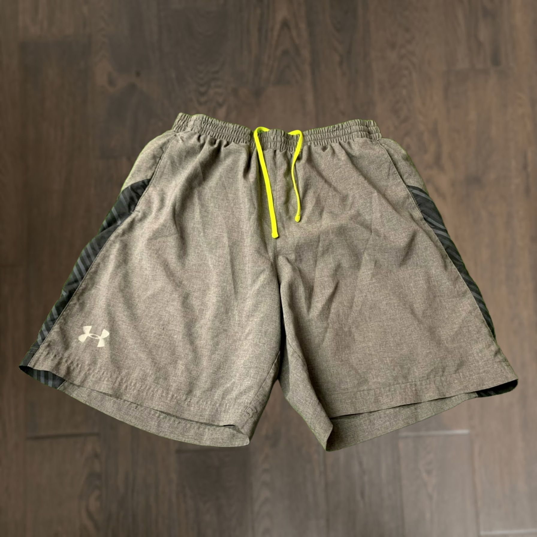 Under Armour UNDER ARMOUR HEATGEAR ORIGINAL 2016 MEN BEACH SHORTS M Gray Pockets Regular Swim Beach Mens Size US 31 - 1 Thumbnail