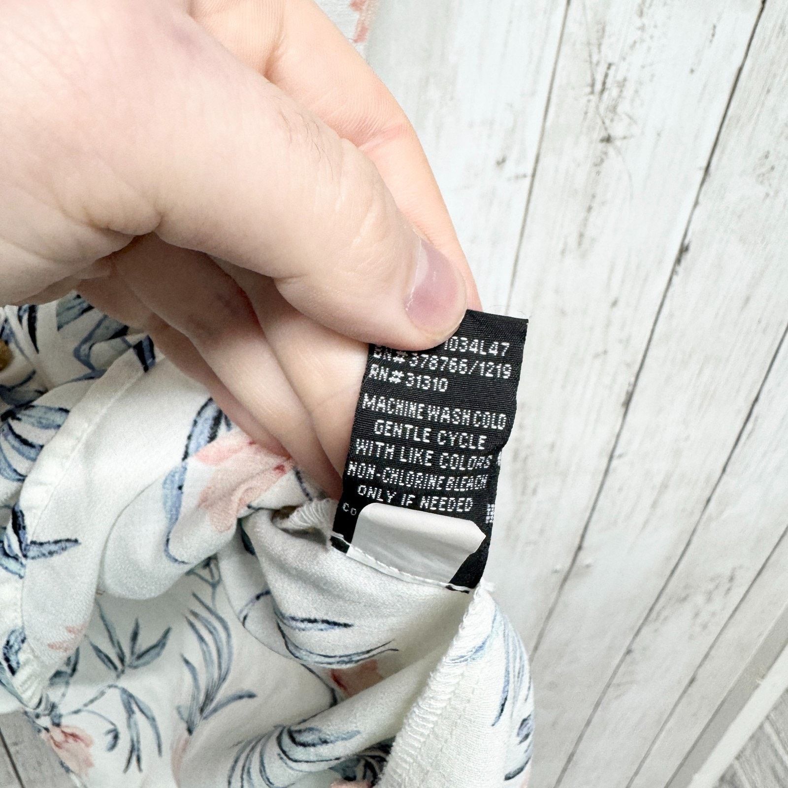 Other iz Byer Blouse Size Medium Button Front Off Shoulder Floral Size M / US 6-8 / IT 42-44 - 7 Thumbnail