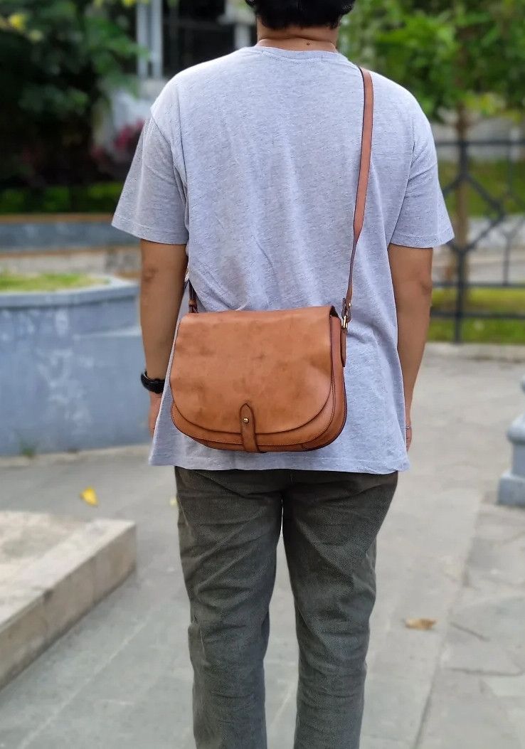 Ralph Lauren Purple Label Ralph Lauren Purple Label Saddle Bag Leather Made in Italy Size ONE SIZE - 11 Thumbnail
