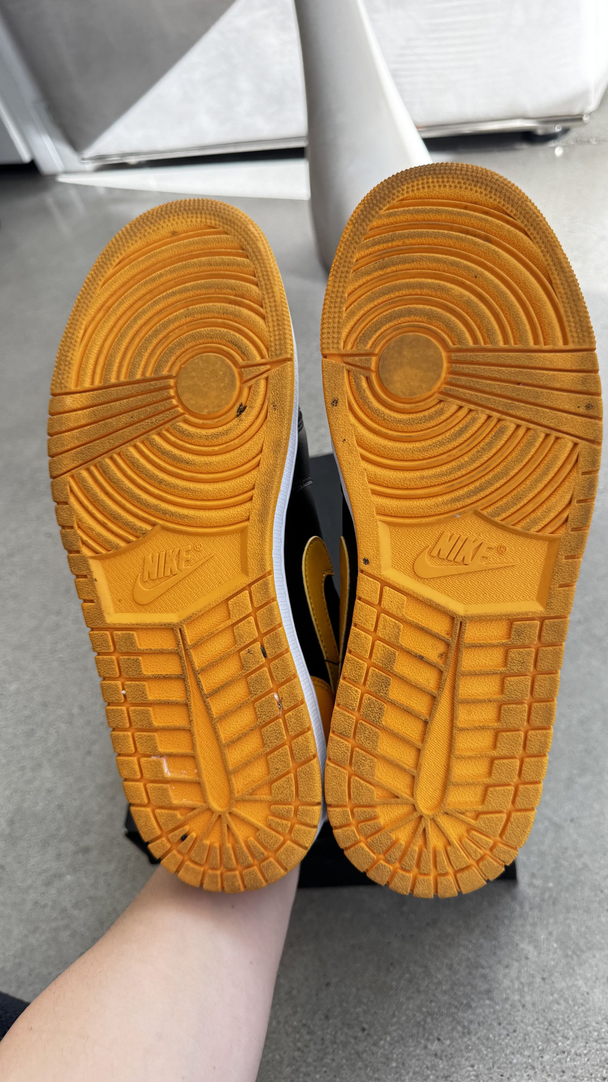 Nike Nike Air Jordan 1 Low Black Taxi Yellow Size 10.5 w/ Box Size US 10.5 / EU 43-44 - 6 Thumbnail
