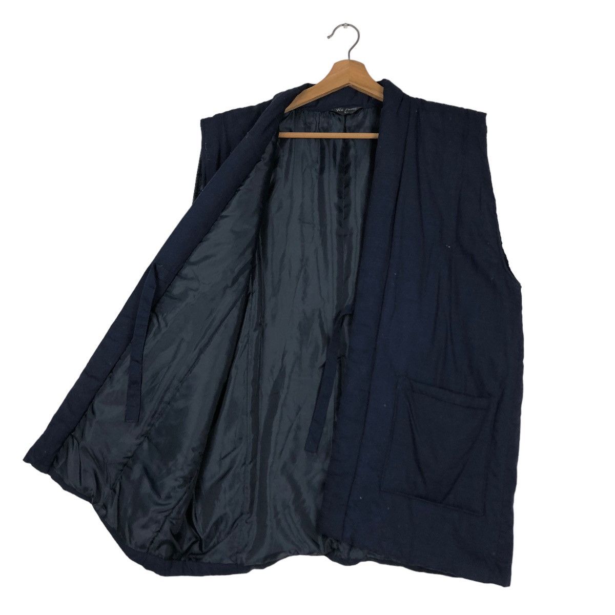 Japanese Brand 📌VINTAGE WA FUME VEST SLEEVE LESS FISH KOIL BIG LOGO Size US L / EU 52-54 / 3 - 15 Thumbnail
