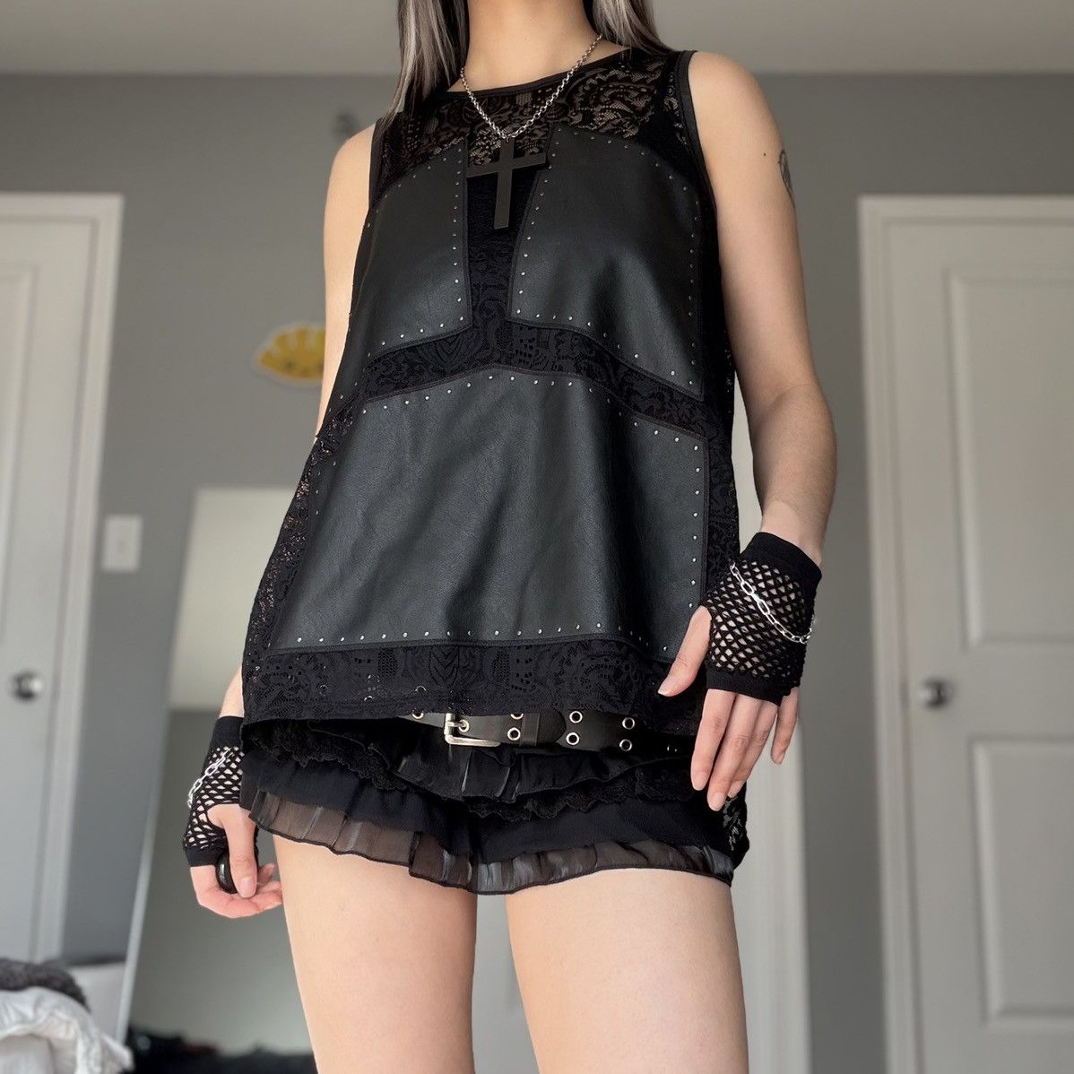 Bcbgmaxazria BCBG Max Azria Black Studded Leather Panel Lace Tank Top Size XS / US 0-2 / IT 36-38 - 7 Thumbnail