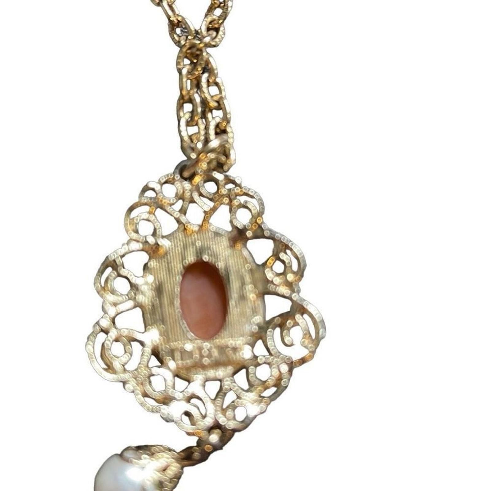 Designer Vintage Sarah Coventry, cameo necklace 24 inch chain Size ONE SIZE - 2 Thumbnail
