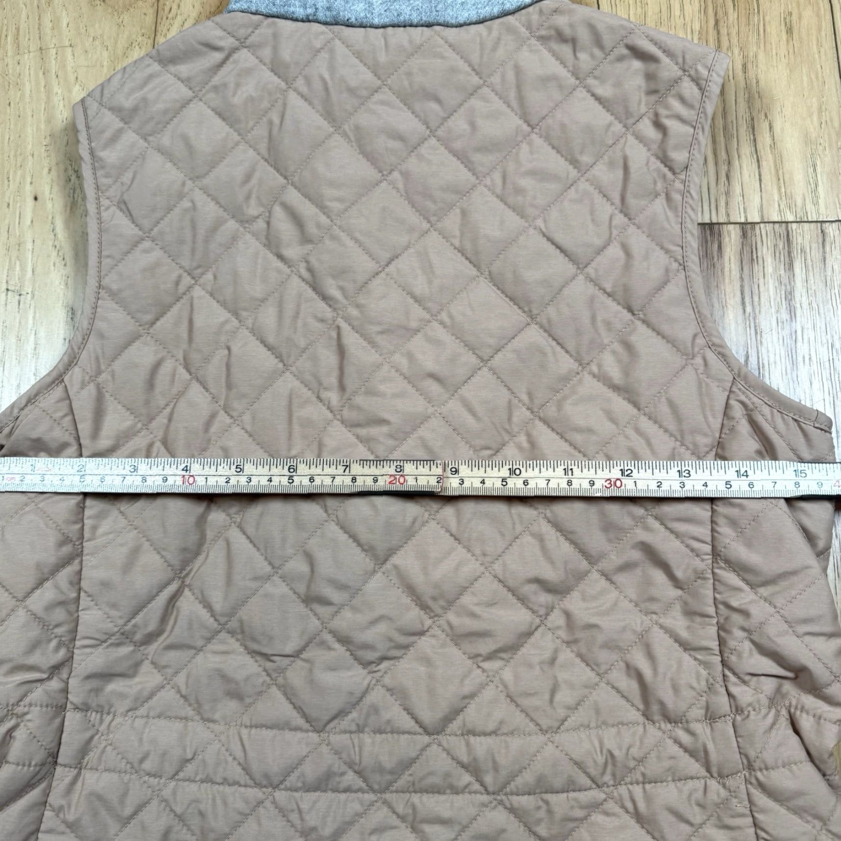 Peter Millar Peter Millar Vest Women’s XS Beige Lightweight Athletic Quilted Outdoor Size XS / US 0-2 / IT 36-38 - 6 Thumbnail