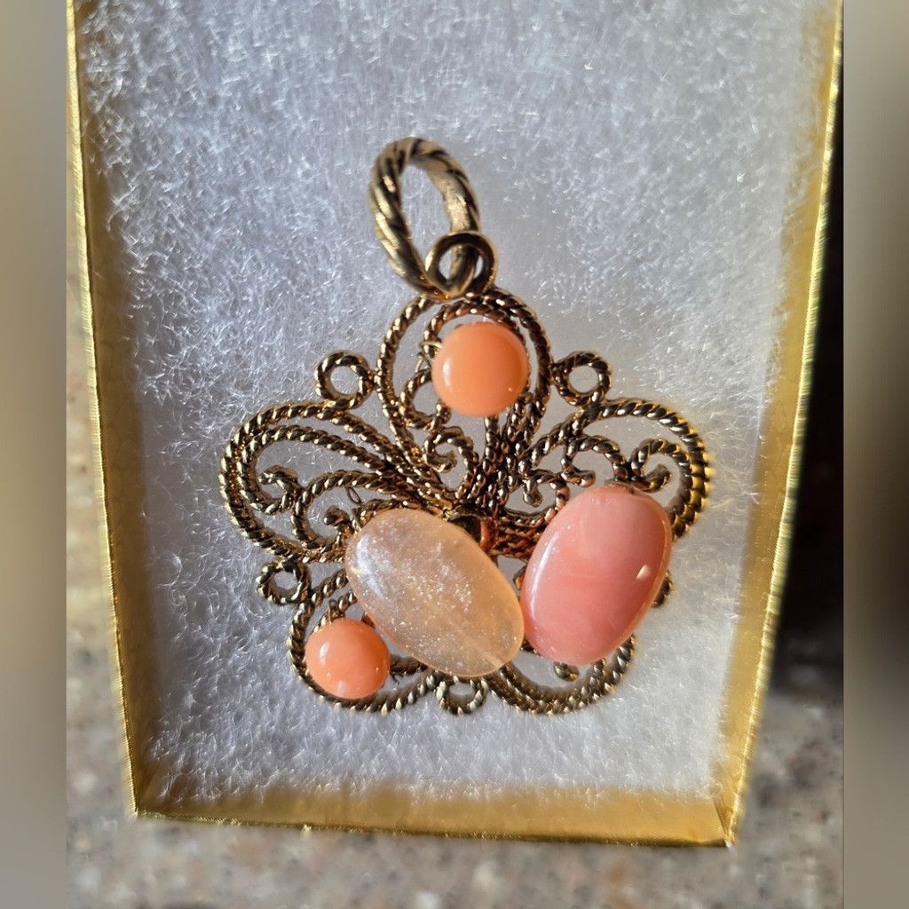 Other Vintage Elegant Gold and Peach Pendant Size ONE SIZE - 3 Thumbnail