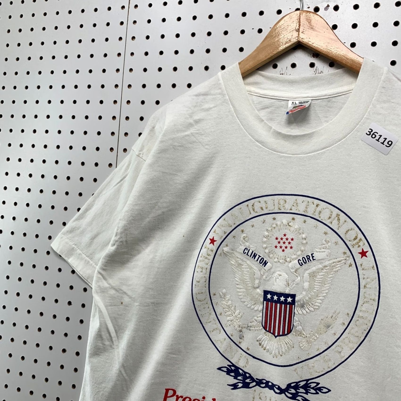 Fruit Of The Loom VINTAGE Bill Clinton USA Inauguration Shirt Mens XL White 1993 90s USA 23x30.5 Crew Neck Short Sleeve Fruit of the Loom T-Shirt} Size US XL / EU 56 / 4 - 6 Thumbnail