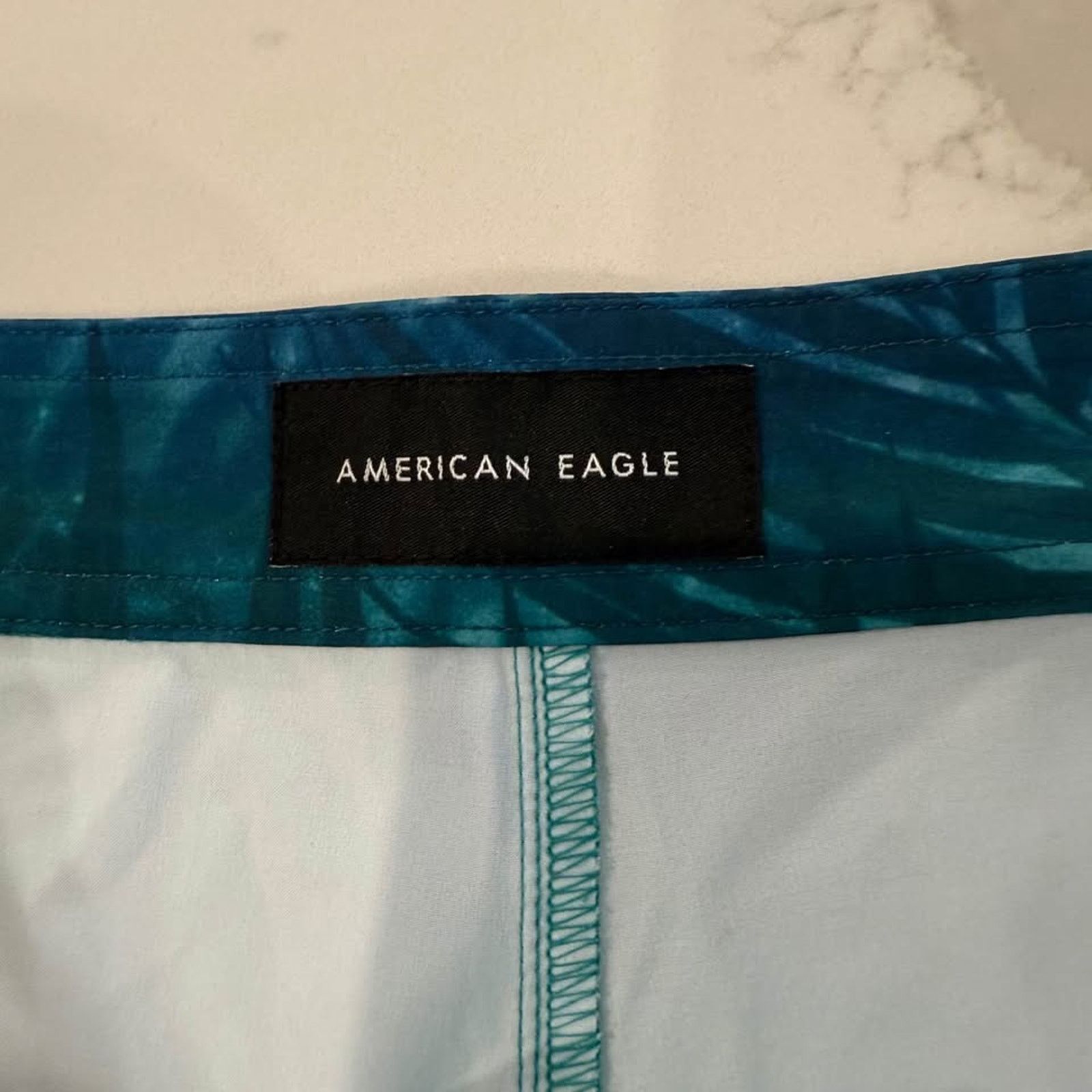 American Eagle Outfitters American Eagle Blue Ombré Swim Trunk Mens Large Board Shorts Size US 36 / EU 52 - 6 Thumbnail