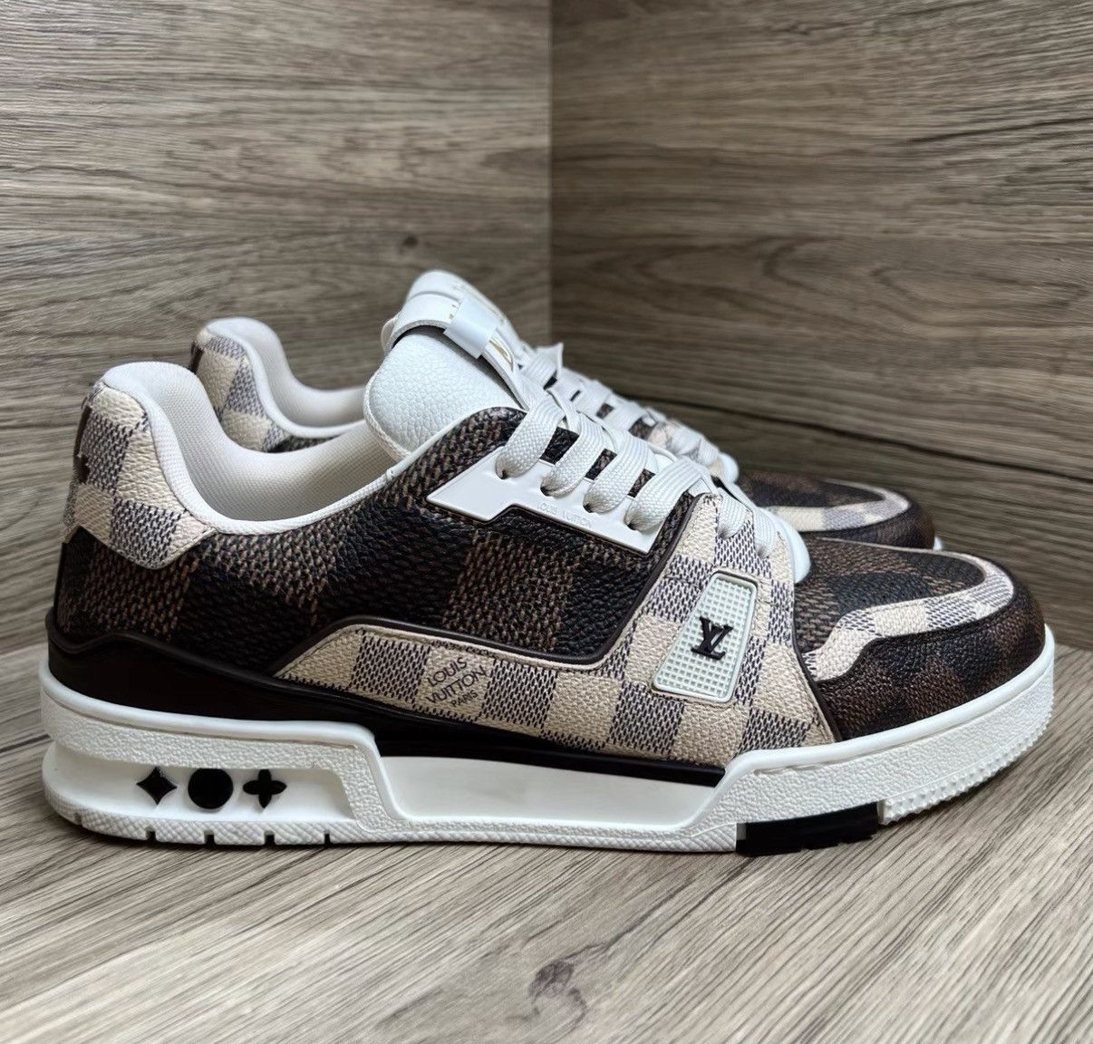 Louis Vuitton Louis Vuitton Trainer Sotheby's Damier Sneakers J41 Size US 8 / EU 41 - 3 Thumbnail