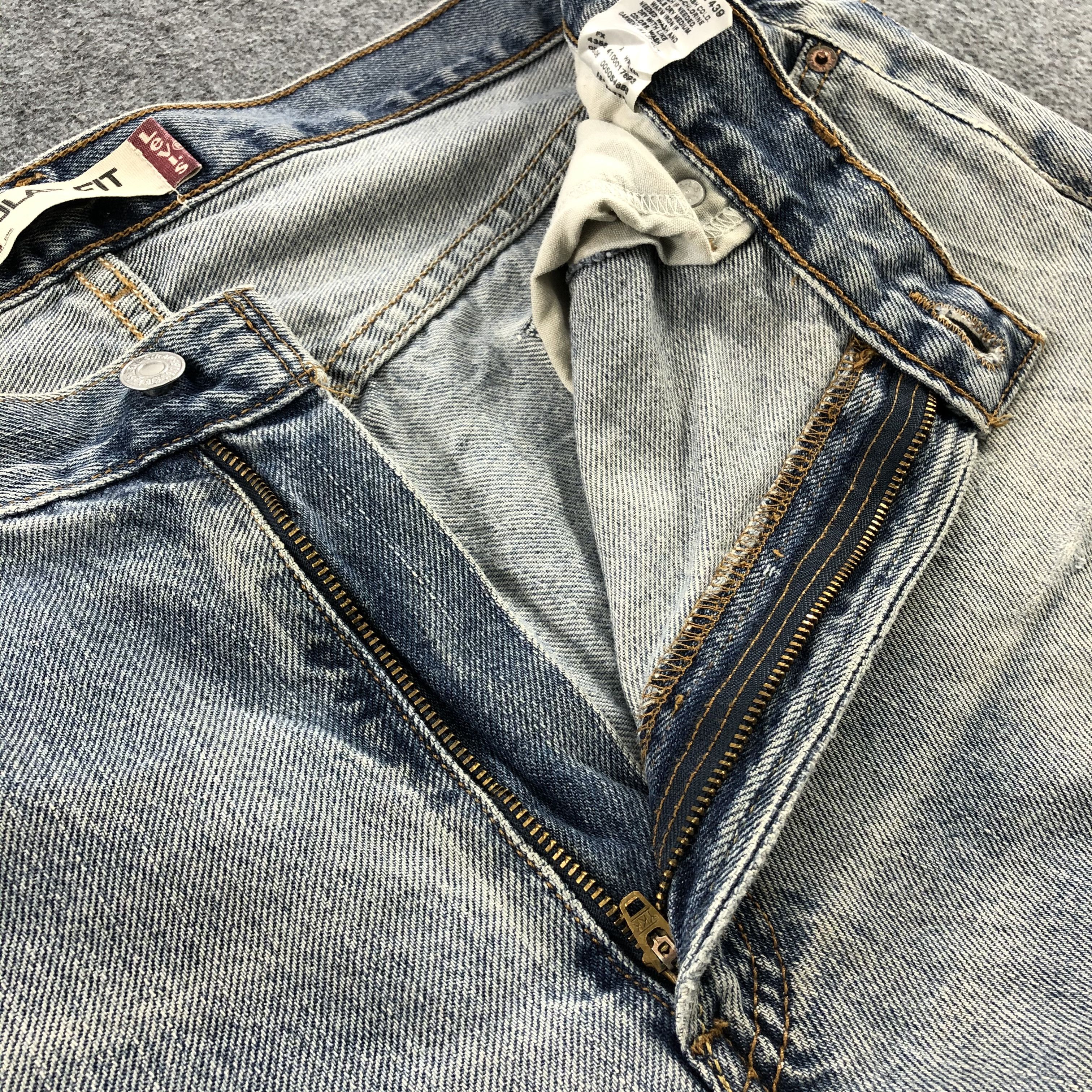 Levi's × Vintage Vintage Light Wash Levis 505 Jeans-JM1873 Size US 37 - 8 Thumbnail