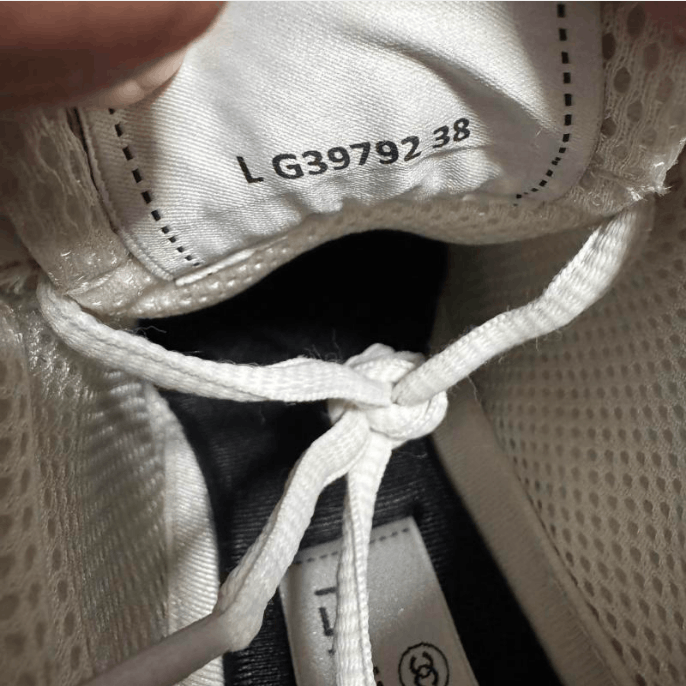 Chanel Chanel Low-Top Sneakers Size US 8 / IT 38 - 10 Thumbnail