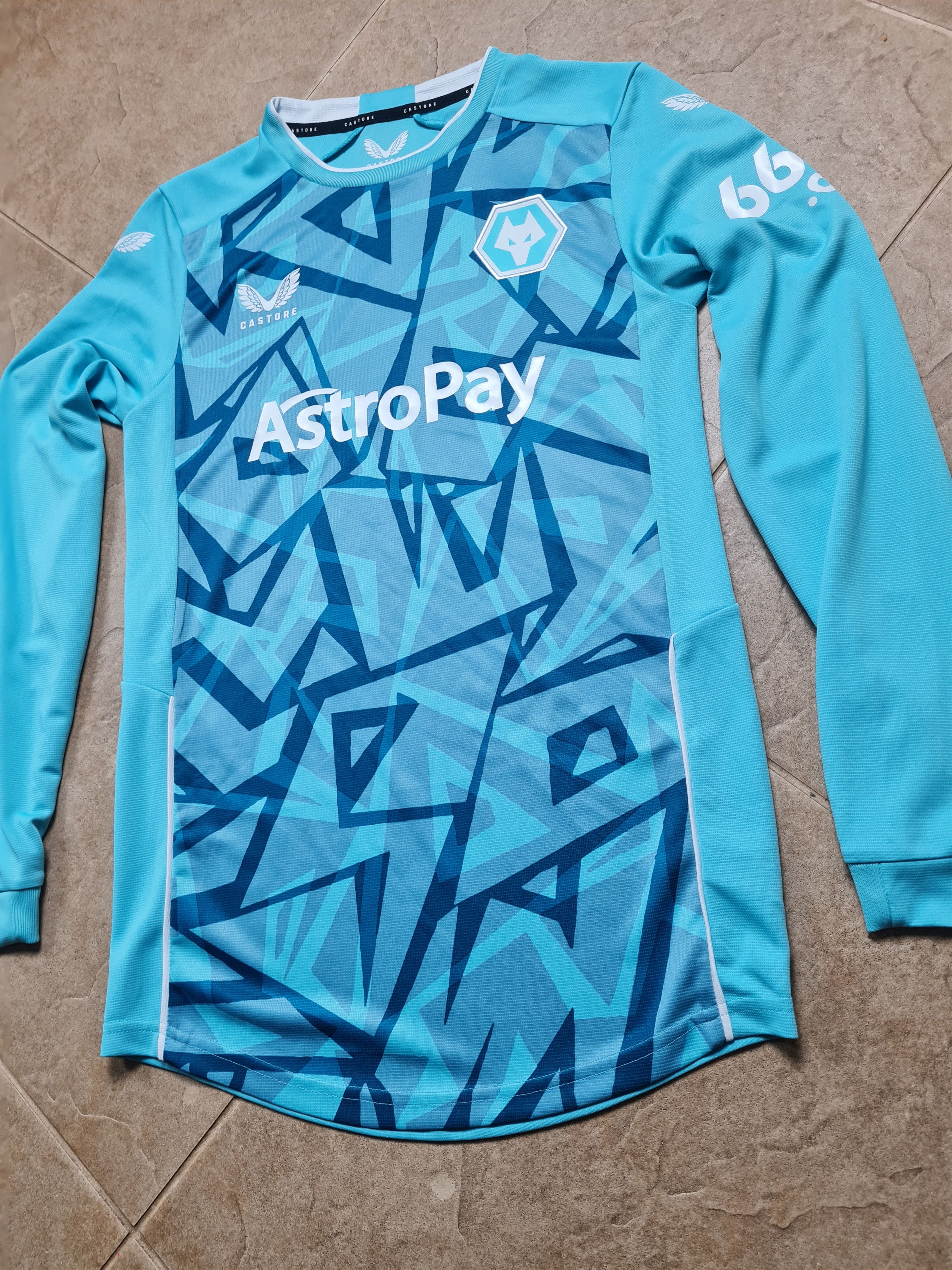 Castore Jersey Wolverhampton Wanderers Long Sleeve 2023/24 Shirt XS Size US XS / EU 42 / 0 - 6 Thumbnail
