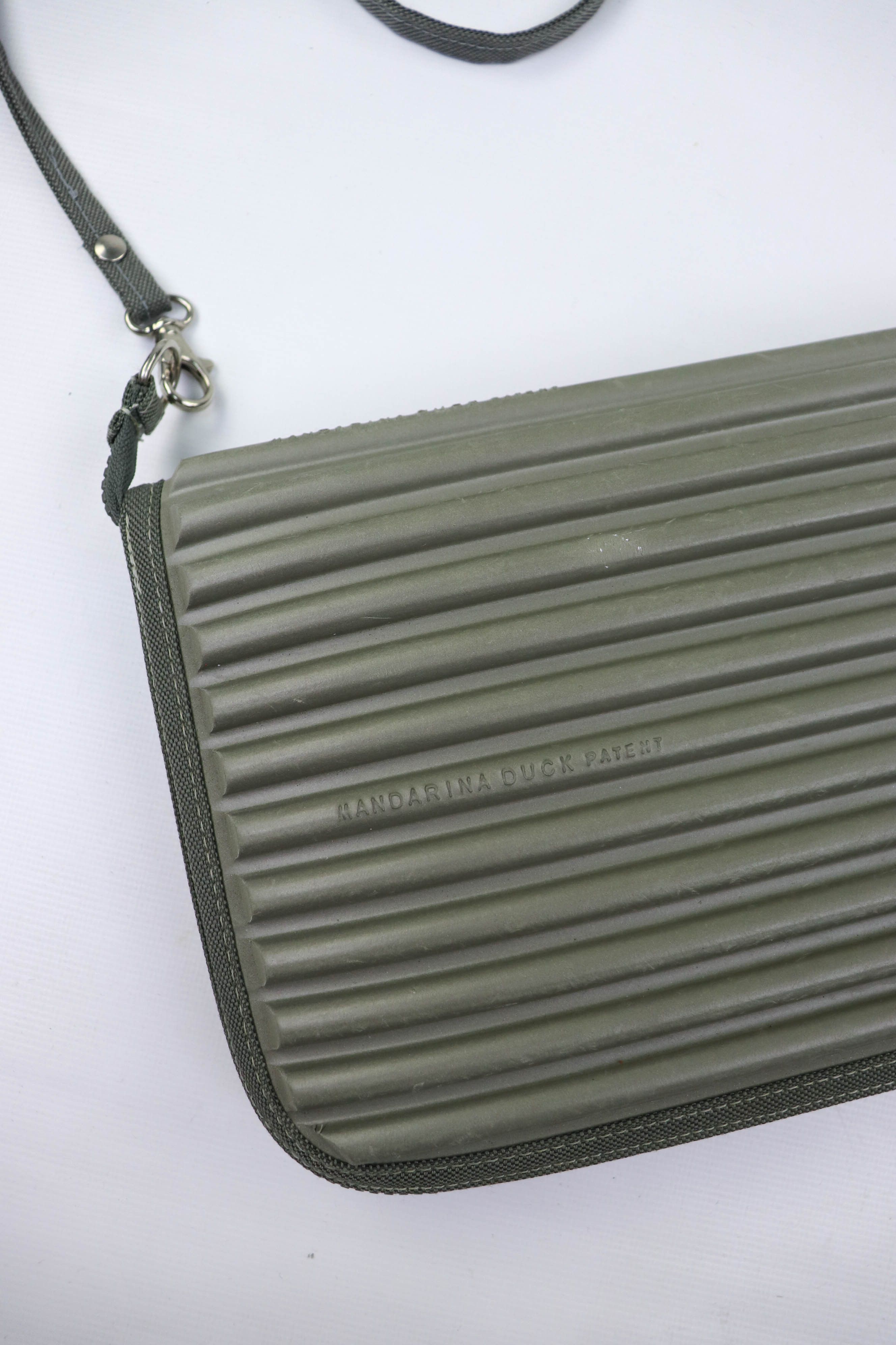 Mandarina Duck Vintage Mandarina Duck Patent Ribbed Plastic Crossbody Bag Size ONE SIZE - 6 Thumbnail
