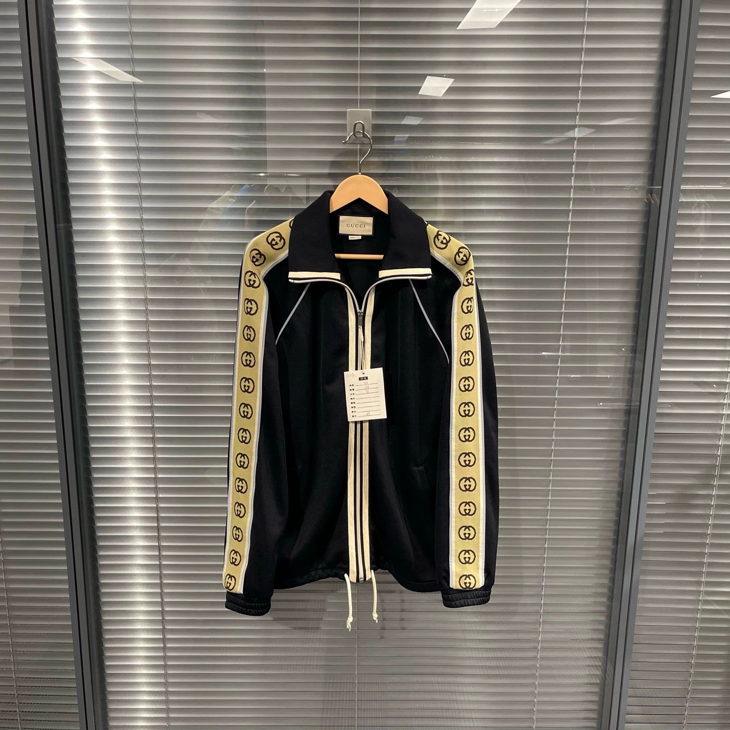 Gucci Gucci Arm Taped Logo Jacket M Size US M / EU 48-50 / 2 - 1 Thumbnail