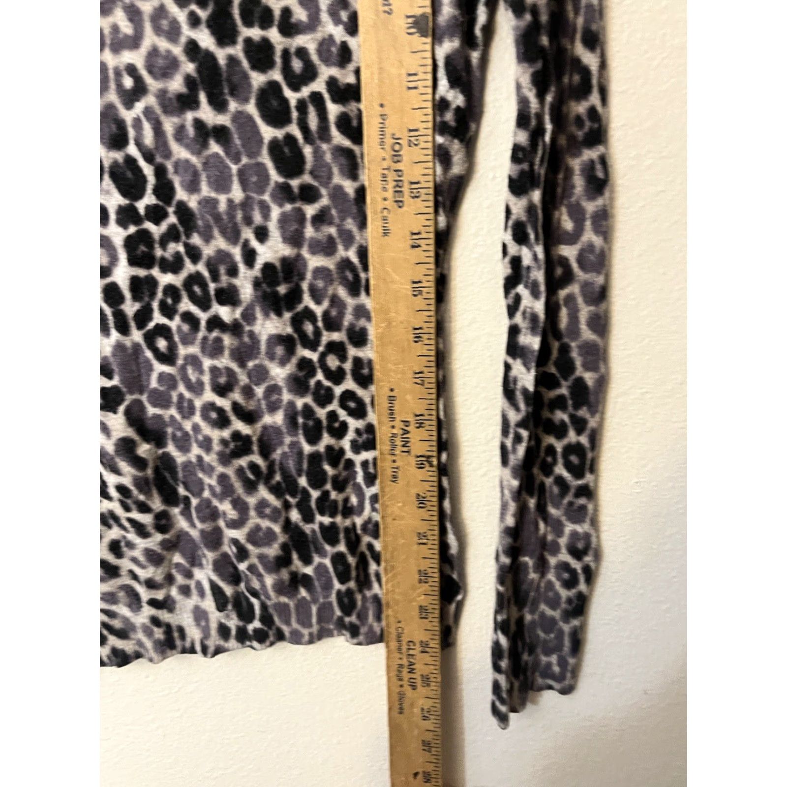Express Express Womens Pullover Sweater Long Sleeve V Neck Size Small Gray Animal Print Size S / US 4 / IT 40 - 4 Thumbnail