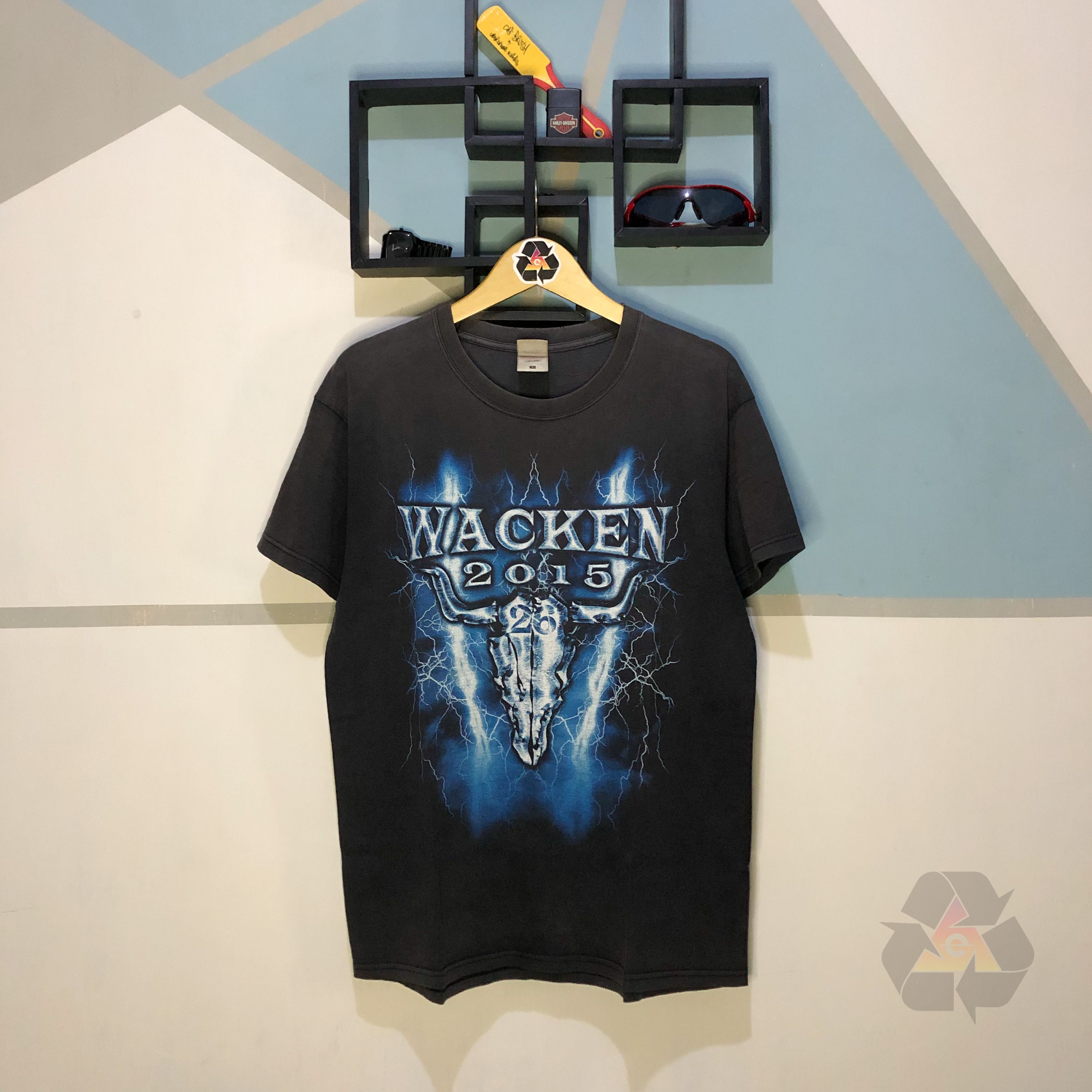Band Tees Vintage WOA Wacken Festival 2015 THRASHED Rare T-Shirt Y2K Size US L / EU 52-54 / 3 - 2 Thumbnail