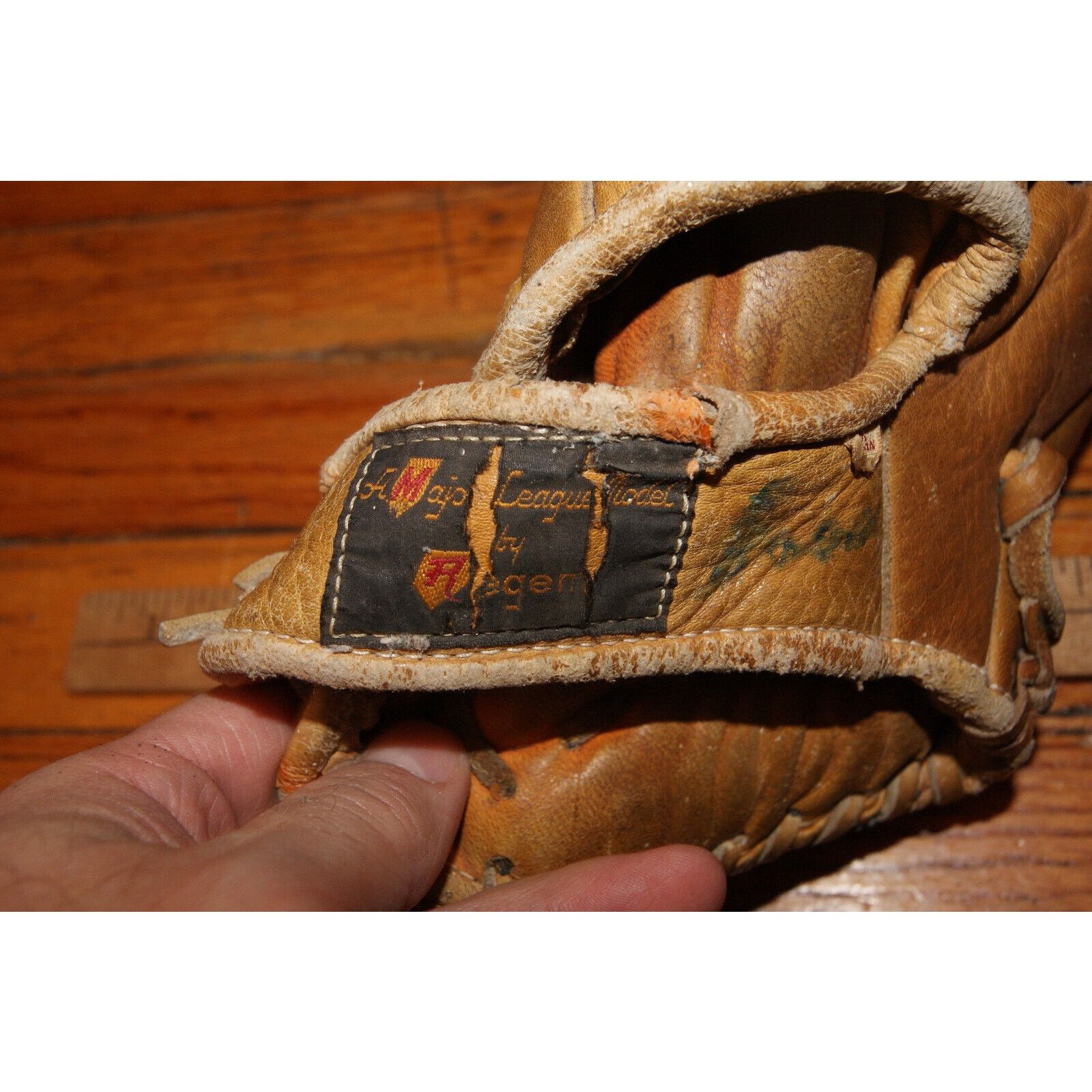 Other VTG Regent 1960s Leather Baseball Glove BG231 RT Hand Throw Size ONE SIZE - 12 Thumbnail