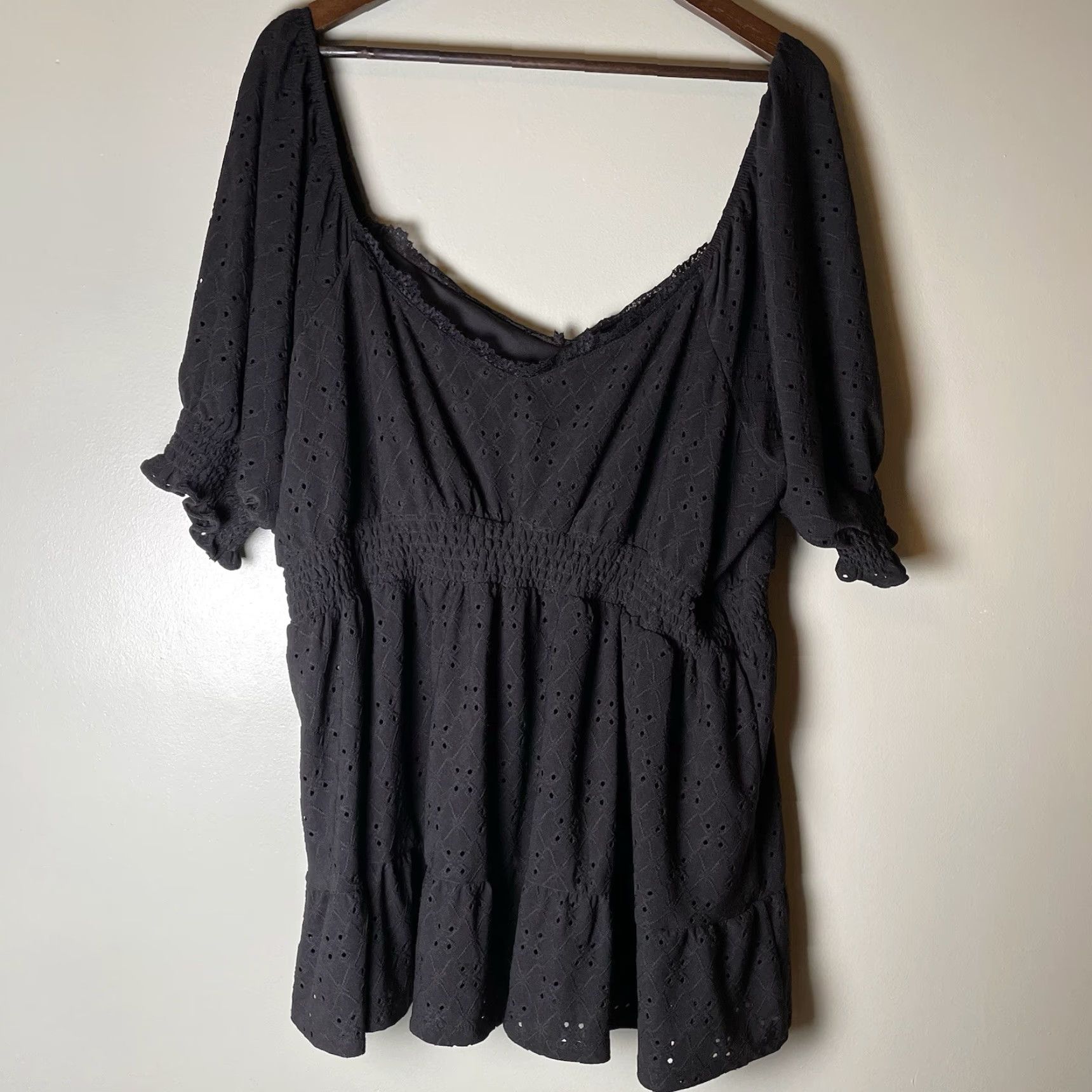 Torrid Torrid Black Stretch Eyelet Peplum Peasant Blouse 3X Goth Fairy Poetcore Size XXL / US 16-18 / IT 52-54 - 4 Thumbnail