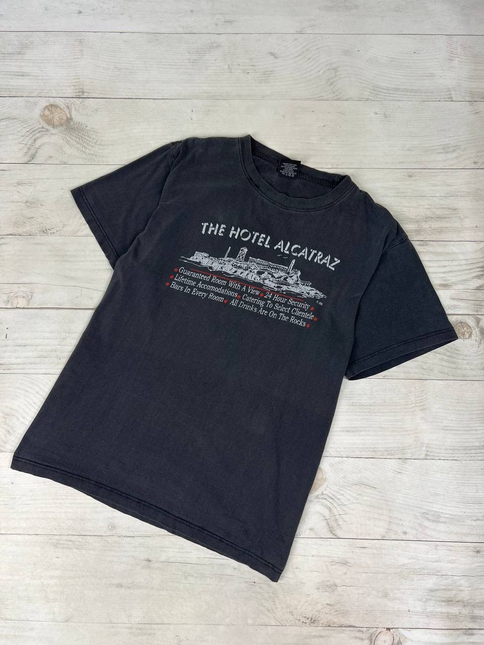 Vintage Vintage The Hotel Alcatraz T Shirt Size US L / EU 52-54 / 3 - 1 Thumbnail