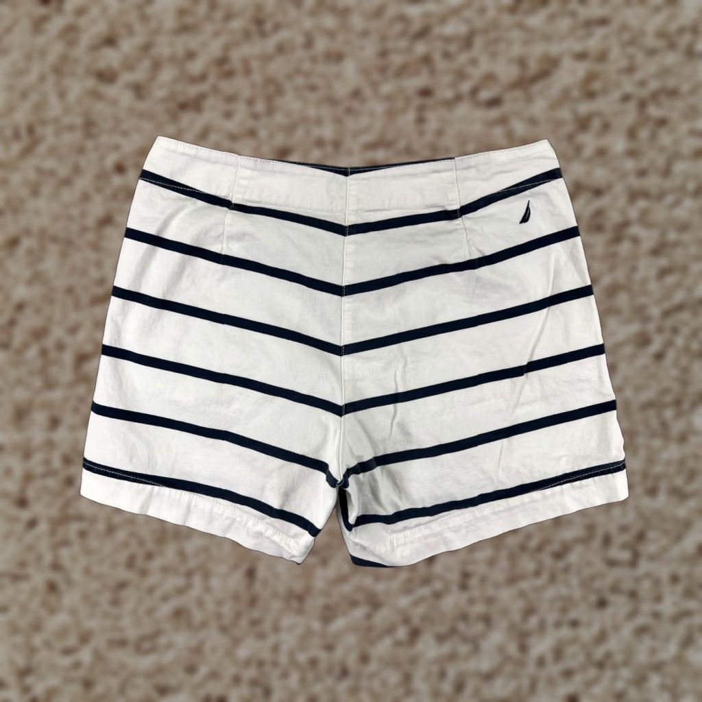 Nautica Nautica Shorts Women 6 White Stripe Twill Pockets 29x5 Cotton Blend Stretch Size 28" / US 6 / IT 42 - 1 Thumbnail