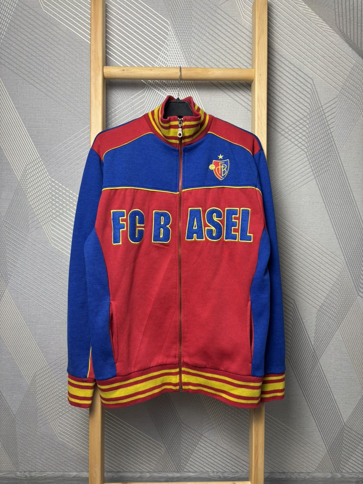 Vintage Vintage FC Basel 1893 Streetwear Zip Hoodie Size US M / EU 48-50 / 2 - 1 Thumbnail