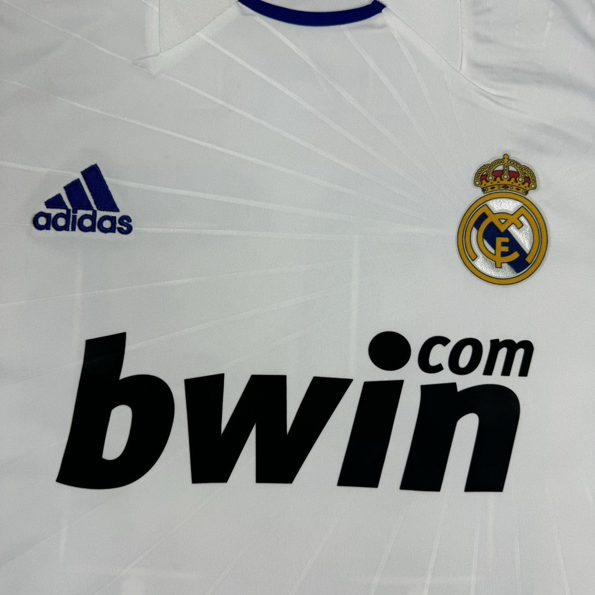 Adidas Vintage Real Madrid ‘OZIL’ Home Jersey Size US S / EU 44-46 / 1 - 6 Thumbnail