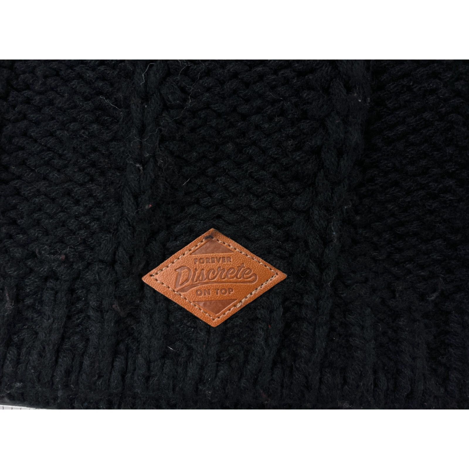 Forever 21 Forever Discrete On Top Beanie Toque Adult One Size Black Knit Acrylic Ski Pom Hat Beanie Mens Womens Unisex Adults Size US M / EU 48-50 / 2 - 2 Thumbnail