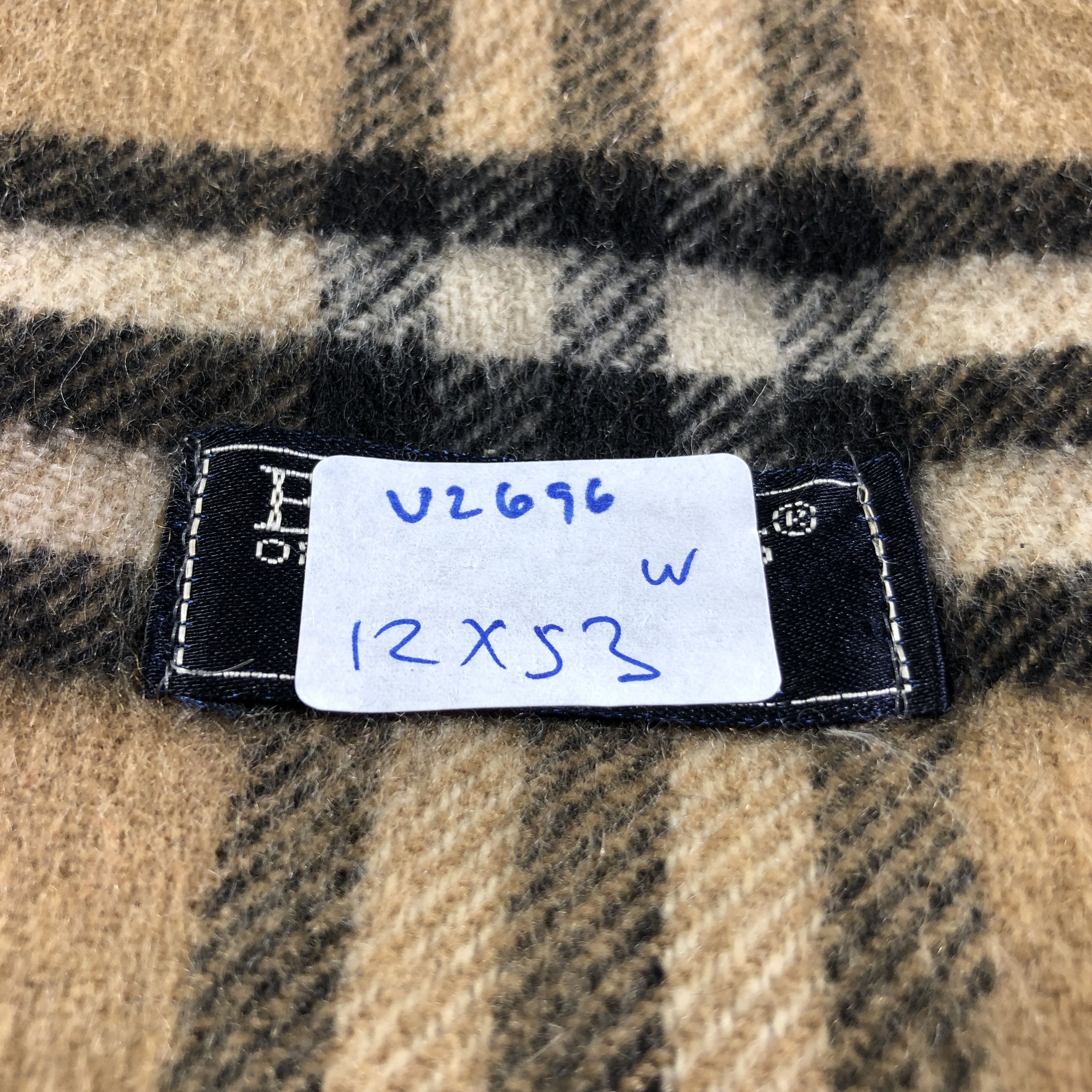 Burberry Burberrys Nova Check Tan Wool Scarf Muffler V2696 Size ONE SIZE - 25 Thumbnail