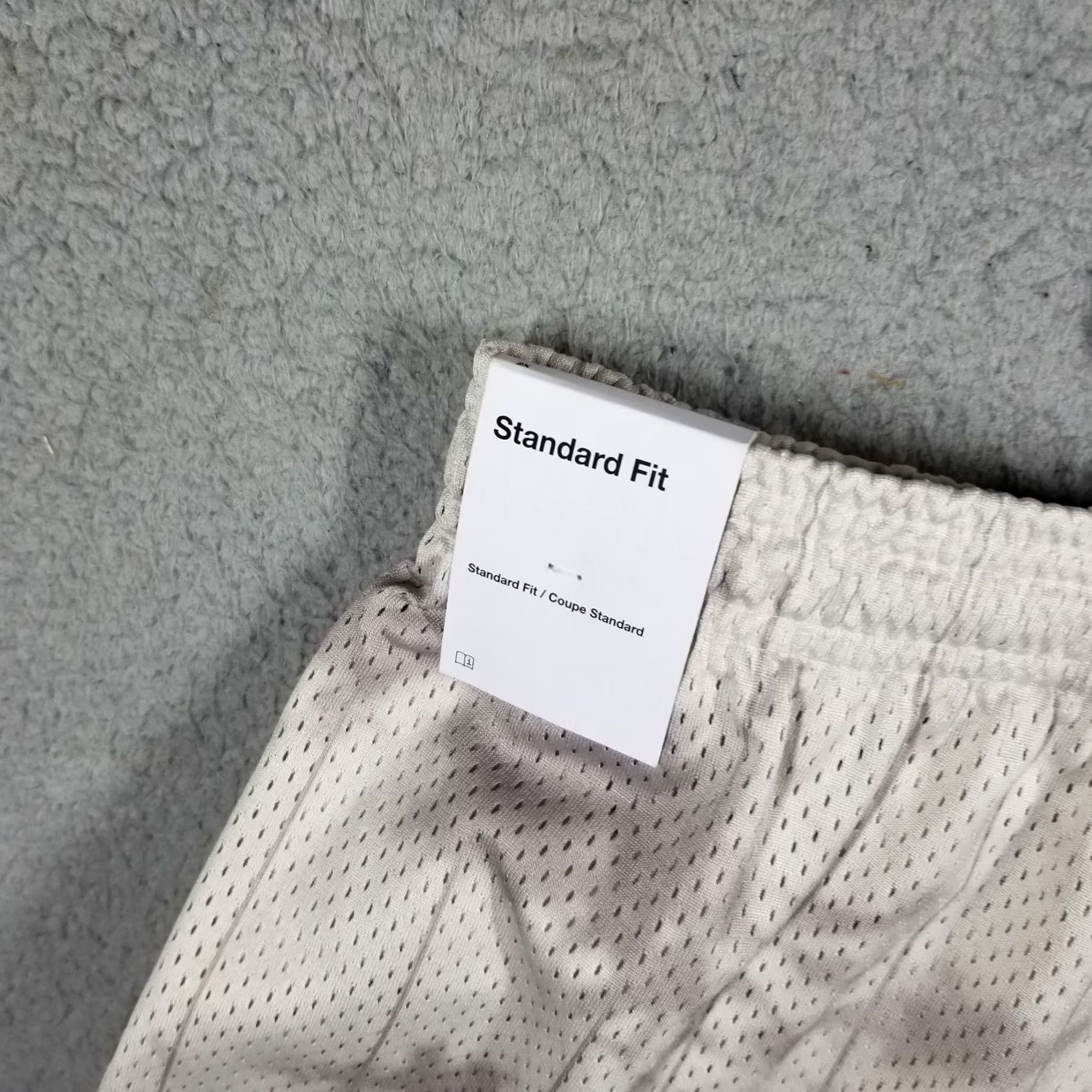 Nike Nike Shorts Women's 2XL Heritage Diamond Standard Fit New DM5262 Beige 100% Polyester Drawstring Elastic Waist Athletic Sports Shoes? Size 40" / US 18 - 7 Thumbnail